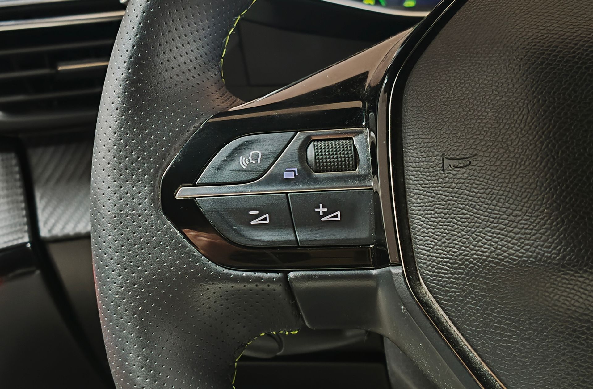 Peugeot 208 PureTech 100 GT - foto 26
