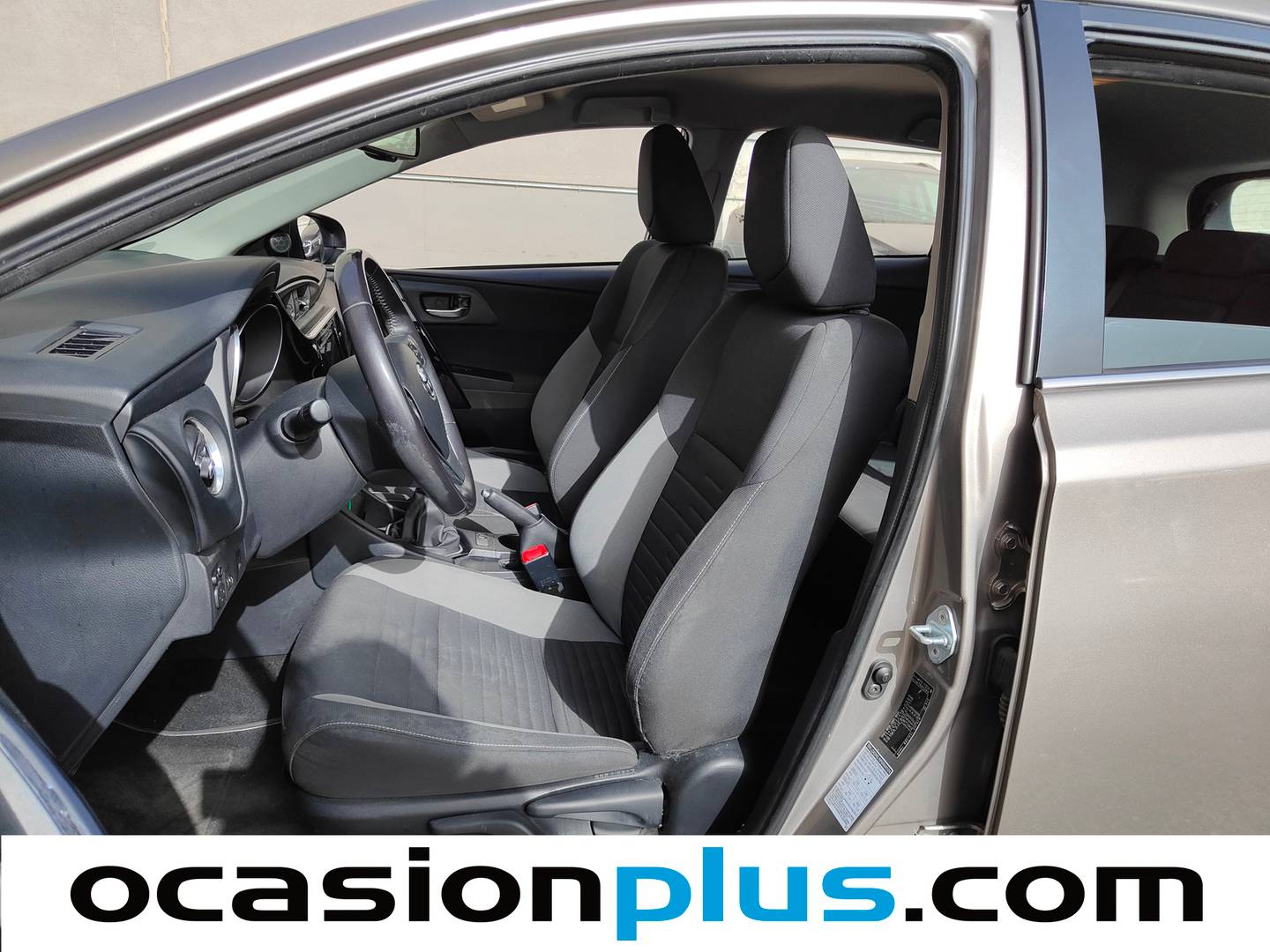 Foto asientos delanteros Toyota Auris Toyota Auris 120T Active (116 CV)
