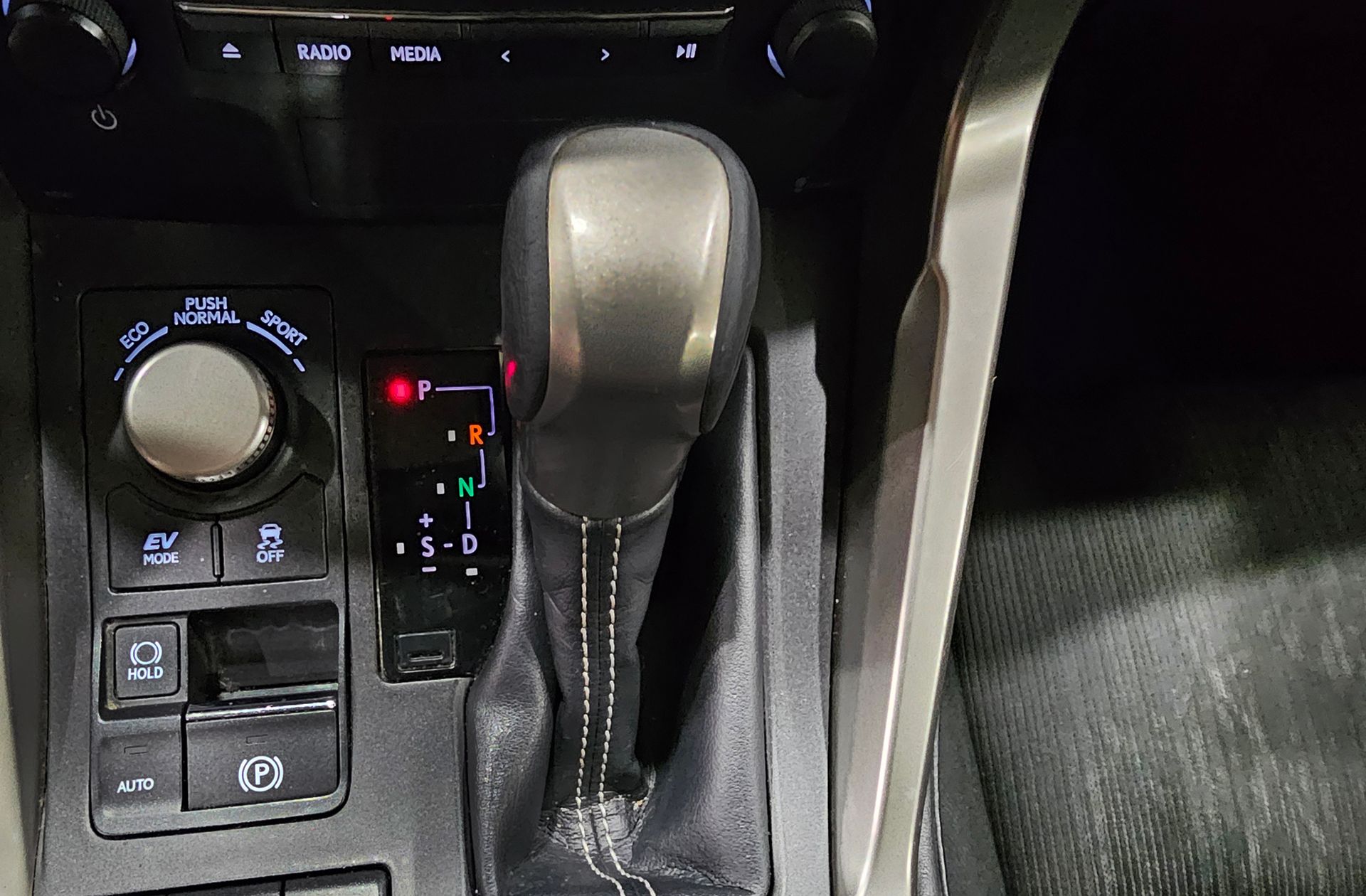 Lexus NX 300h Corporate 2WD - foto 5