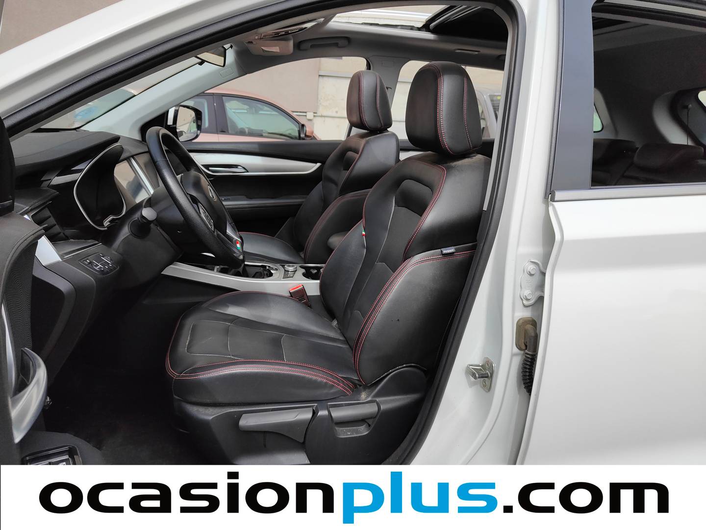 Foto asientos delanteros SWM G01 SWM G01 1.5T Luxury (131 CV)