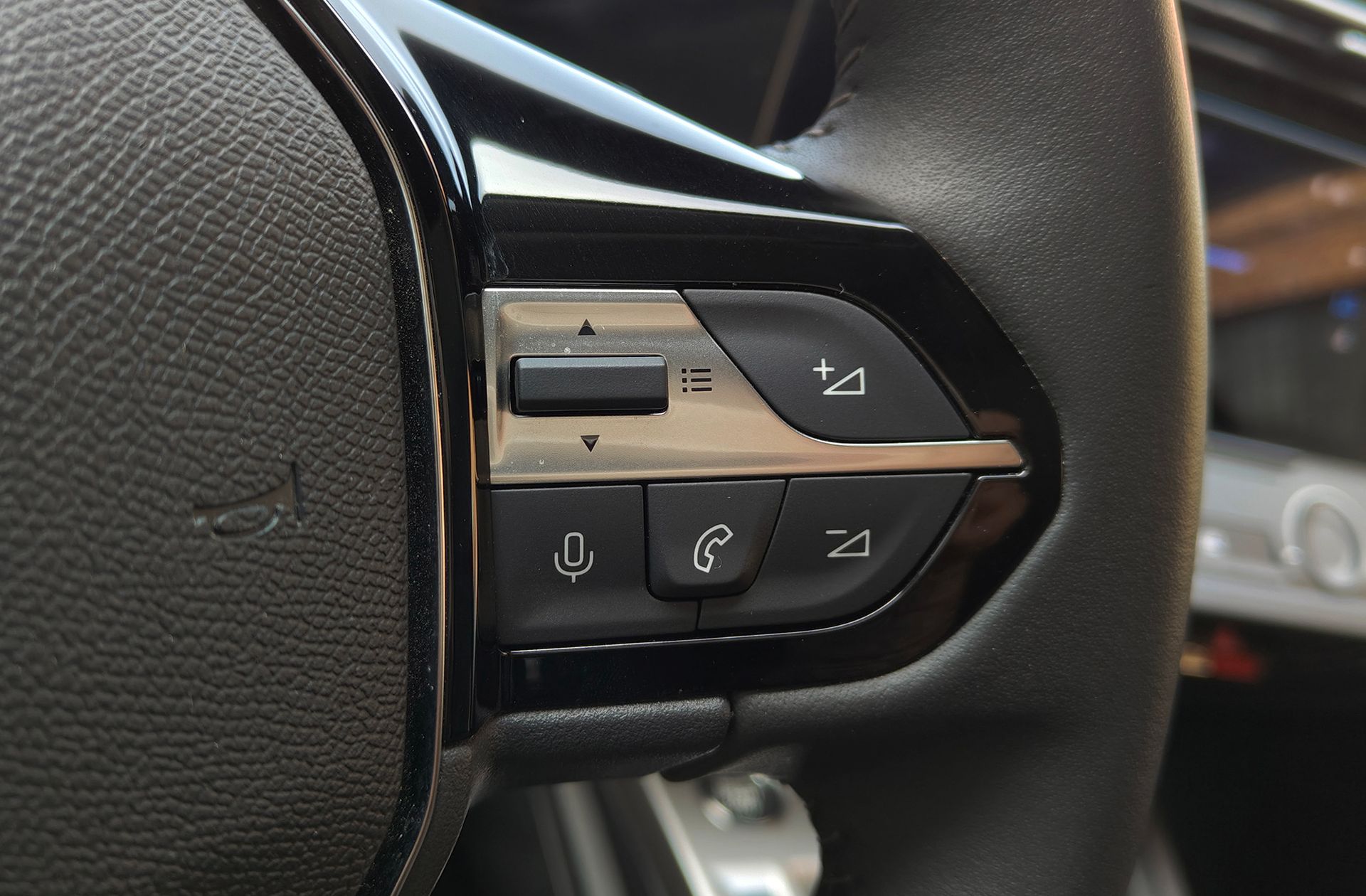 Peugeot 408 Allure Hybrid 145 eDCS6 - foto 31