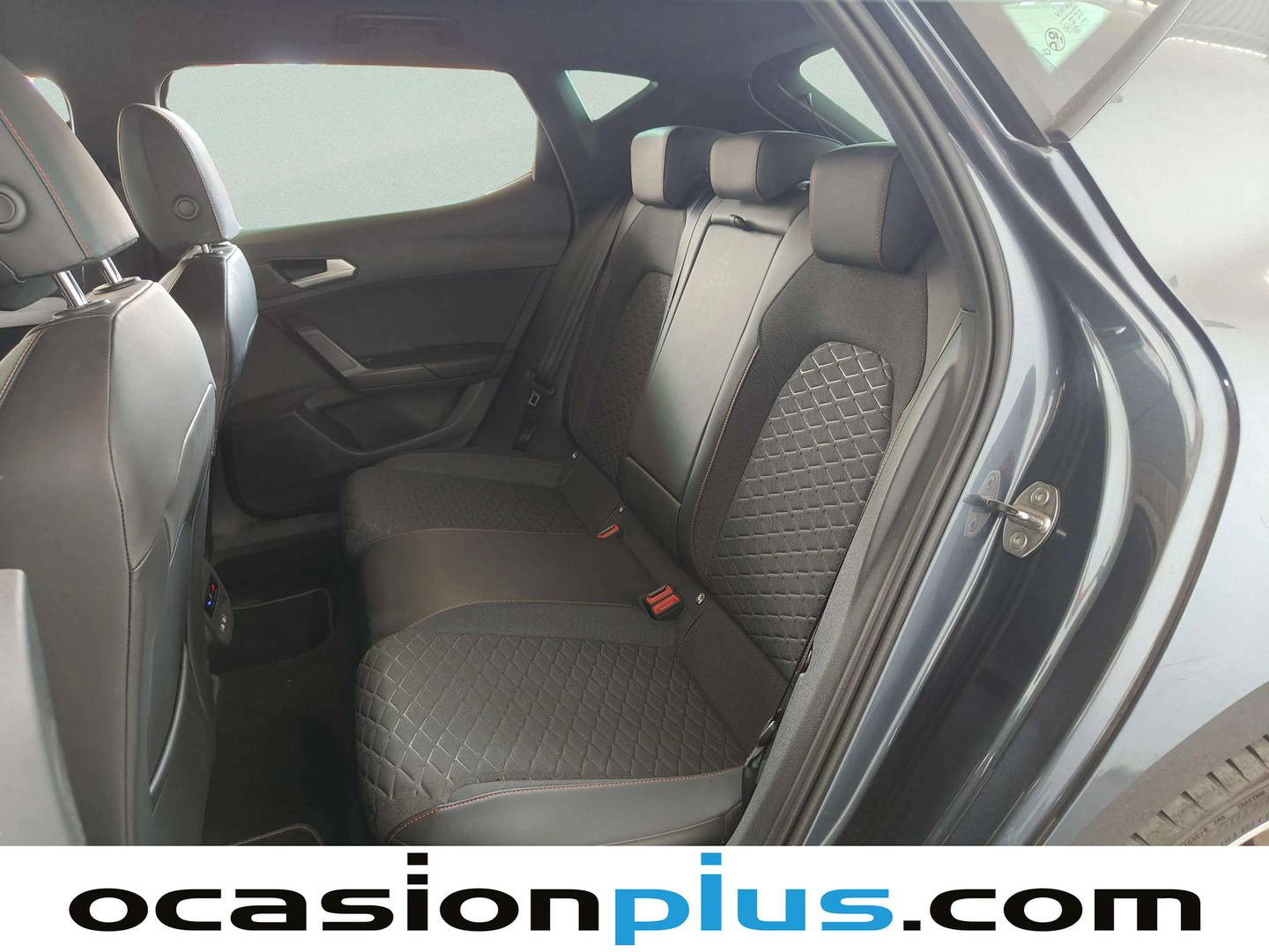 Foto asientos traseros Seat León Seat León 1.0 eTSI S&S FR XXL ECO DSG  (110 CV)