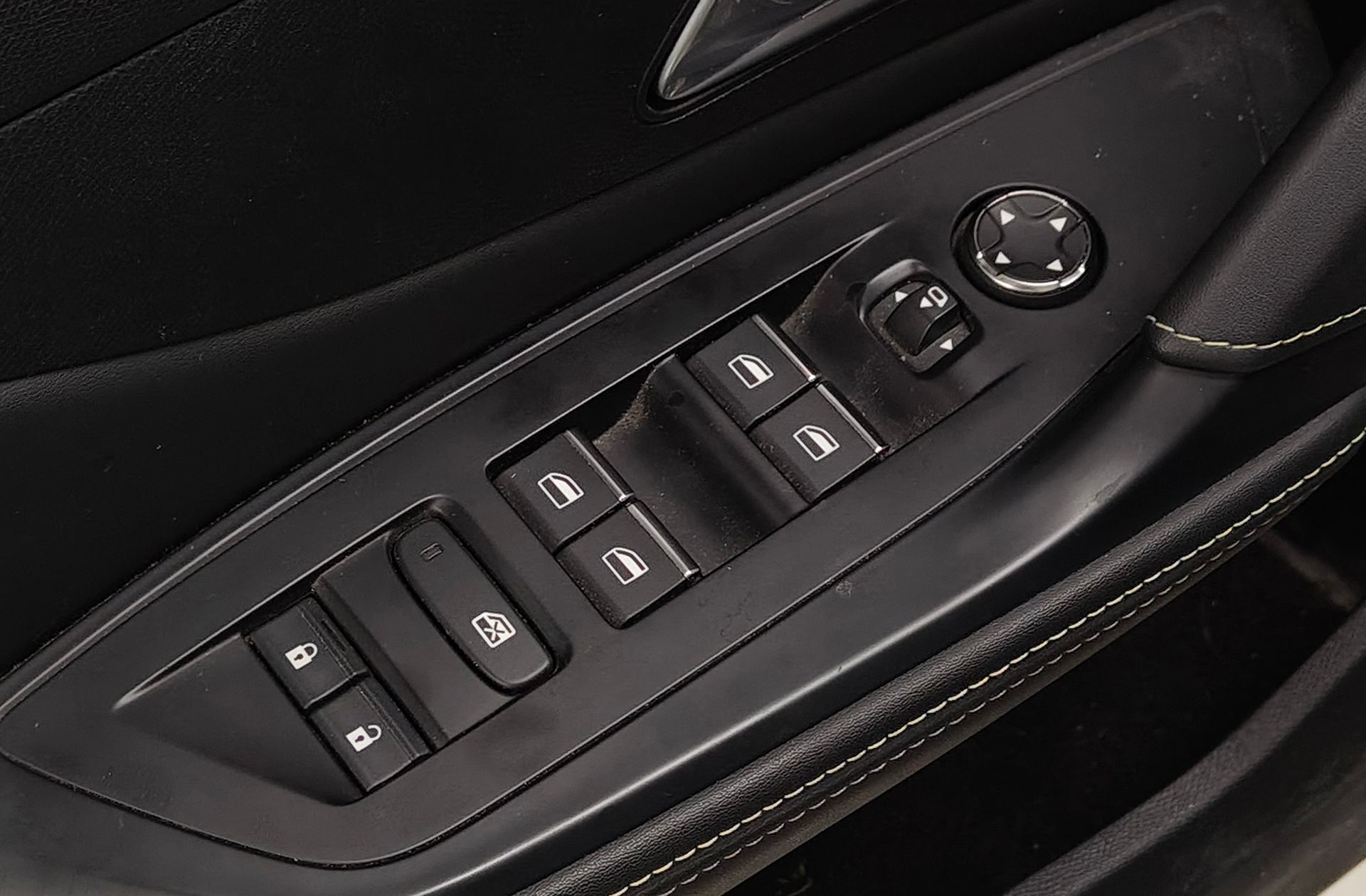Peugeot 408 PHEV 225 GT e-EAT8 - foto 44
