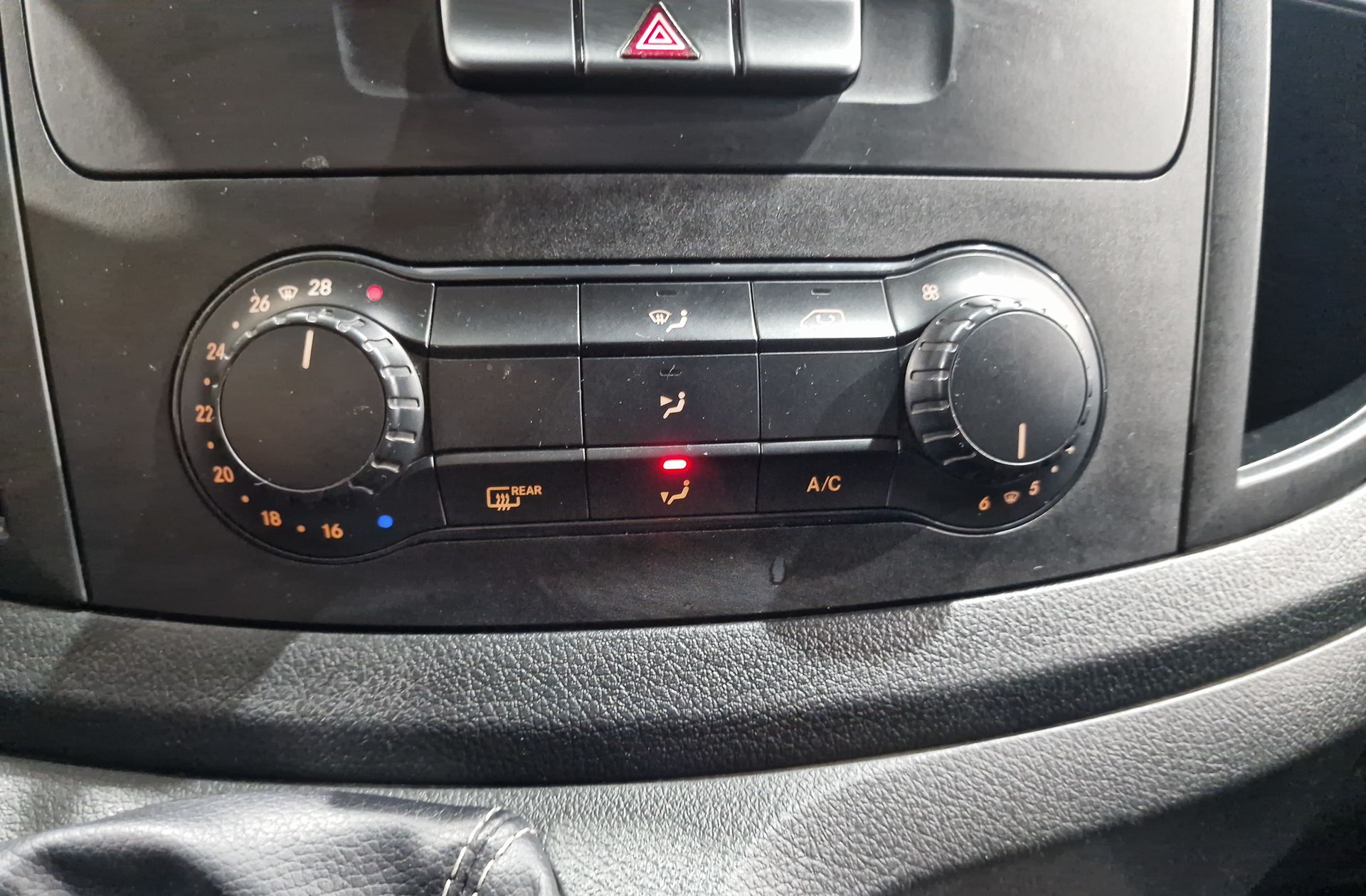 Mercedes-Benz Vito Mixto 111 CDI Larga - foto 25