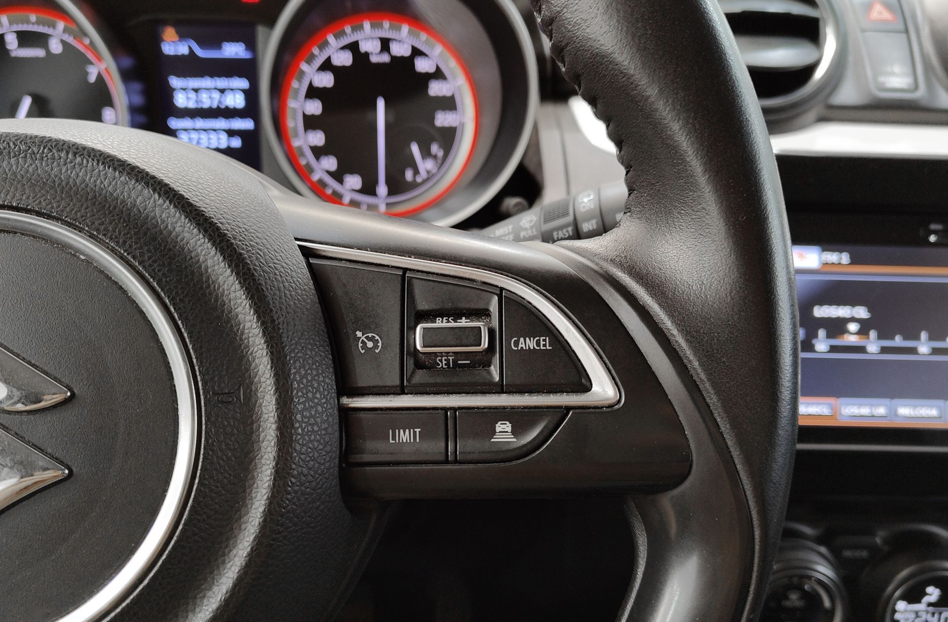 Suzuki Swift 1.2 GLX Mild Hybrid - foto 30