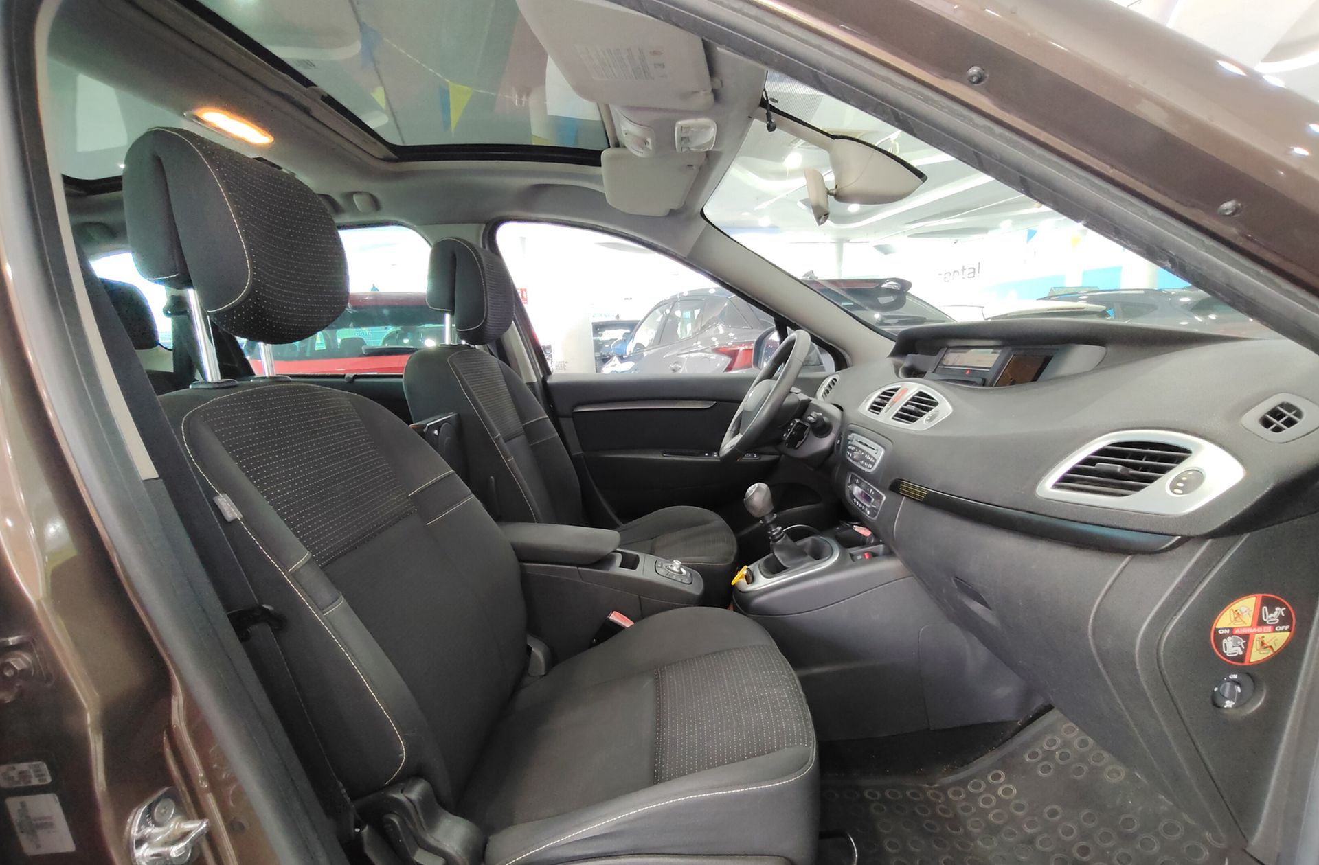 Renault Scénic 1.9 dCi Family Edition - foto 16