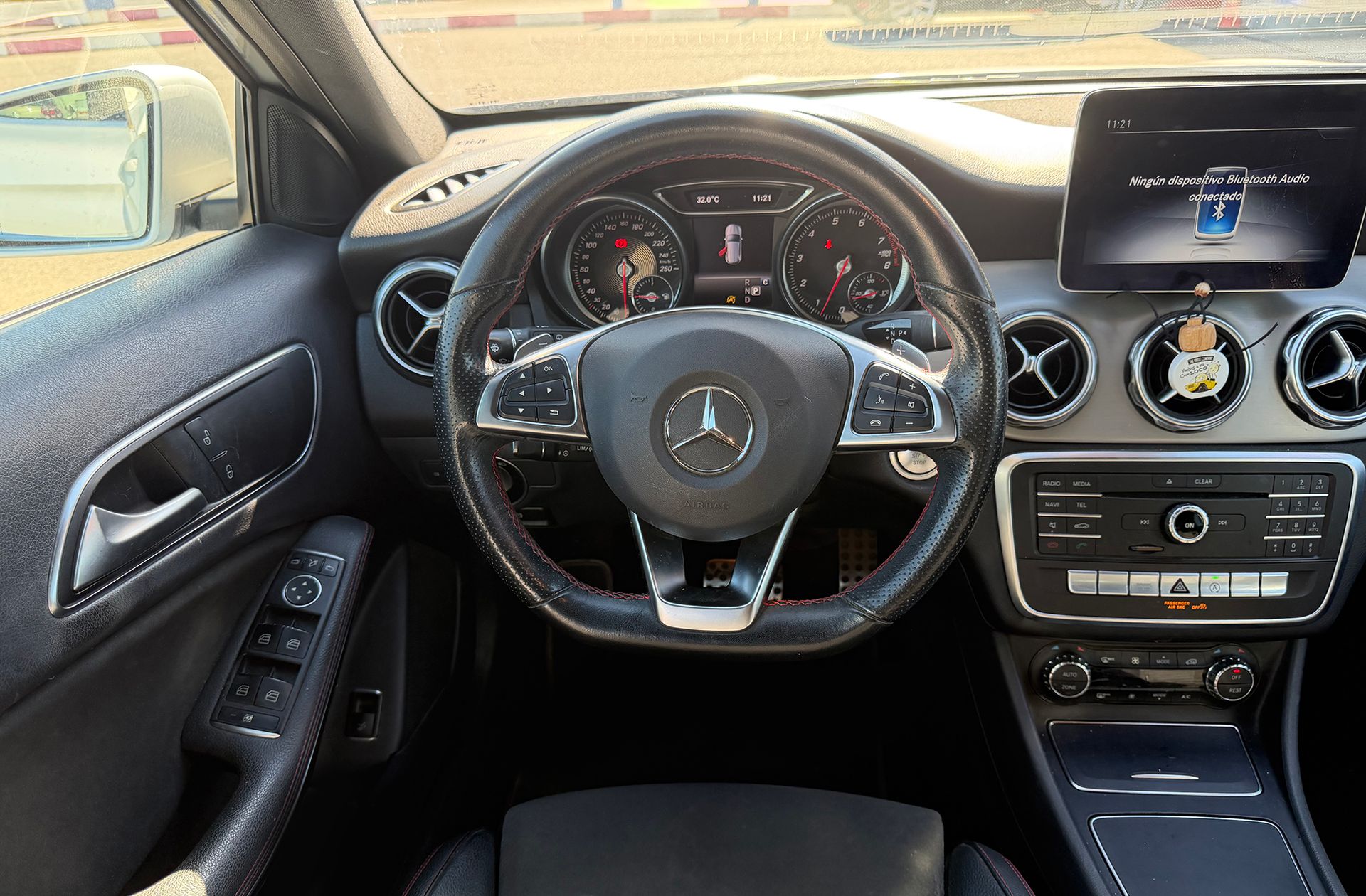 Mercedes-Benz GLA 180 Pack AMG - foto 26