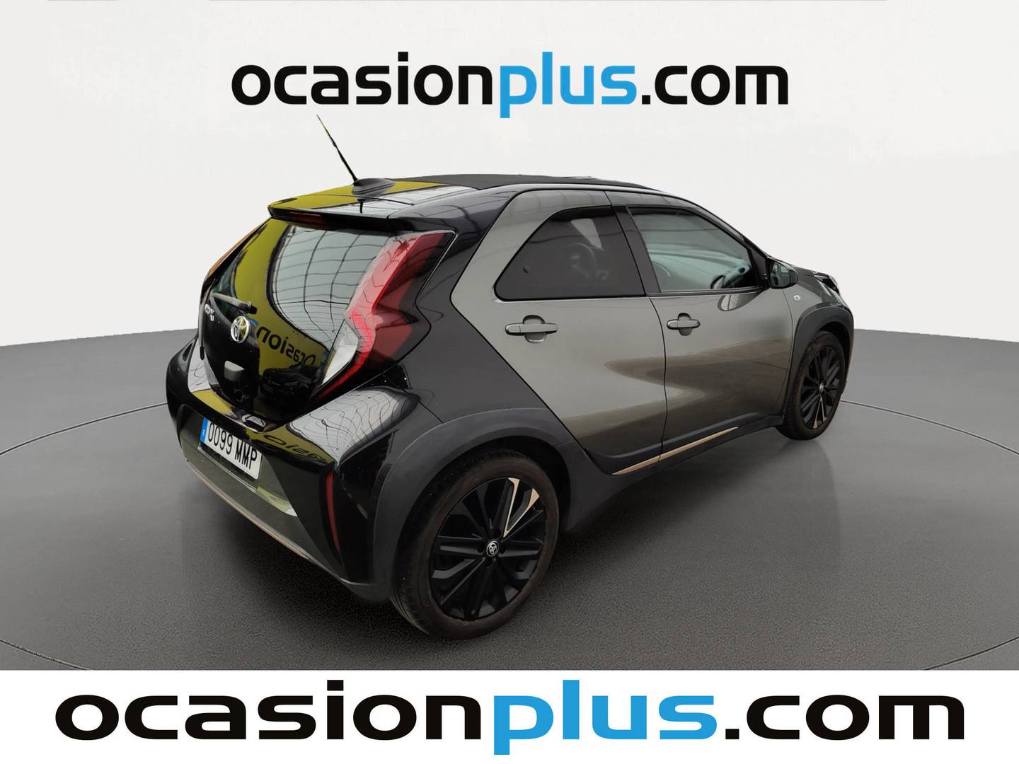 Foto trasera Toyota Aygo X Cross Toyota Aygo X Cross 1.0 VVT-I Undercover CVT (72 CV) derecha