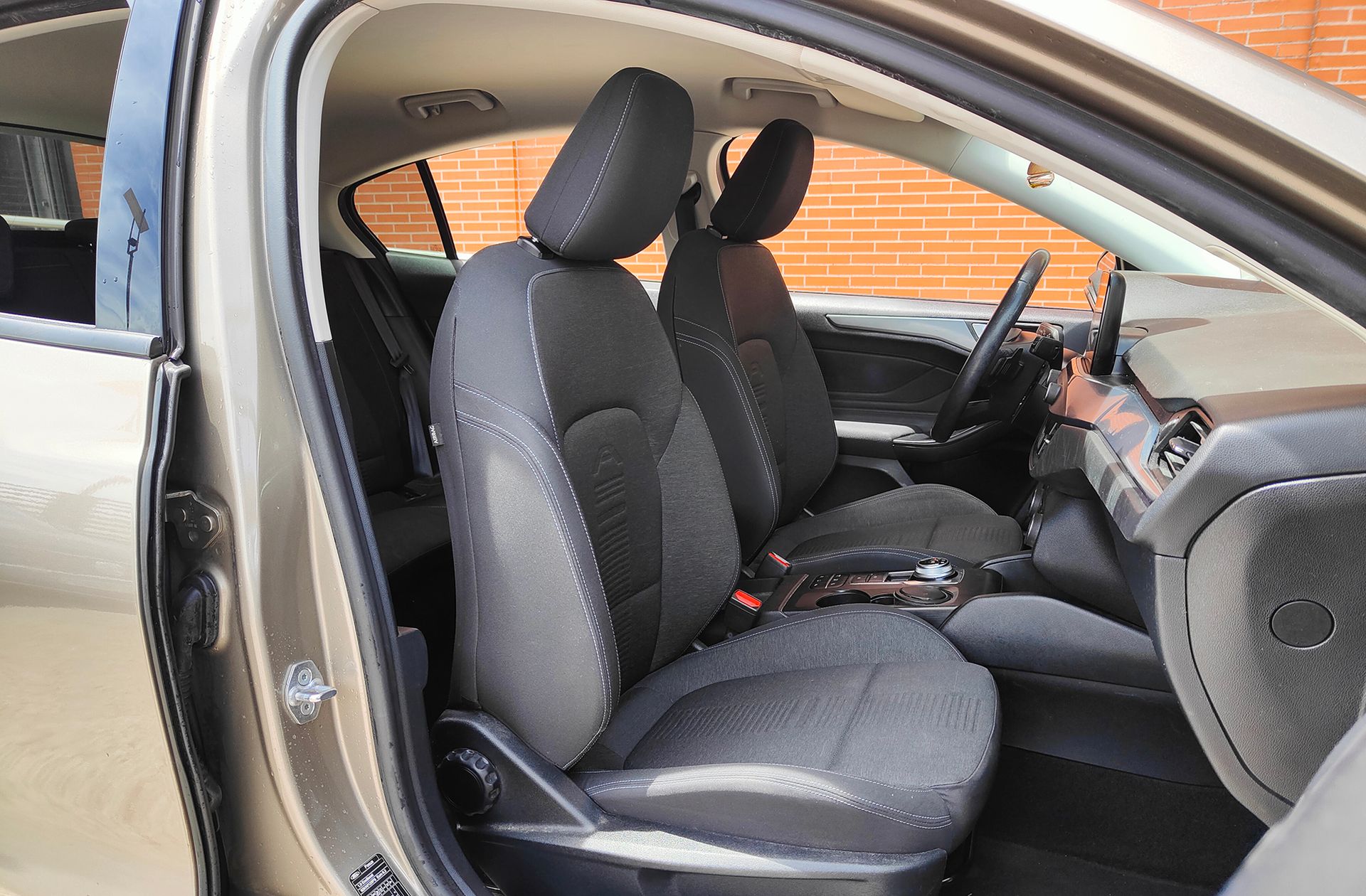 Ford Focus 1.0 EcoBoost Active - foto 19
