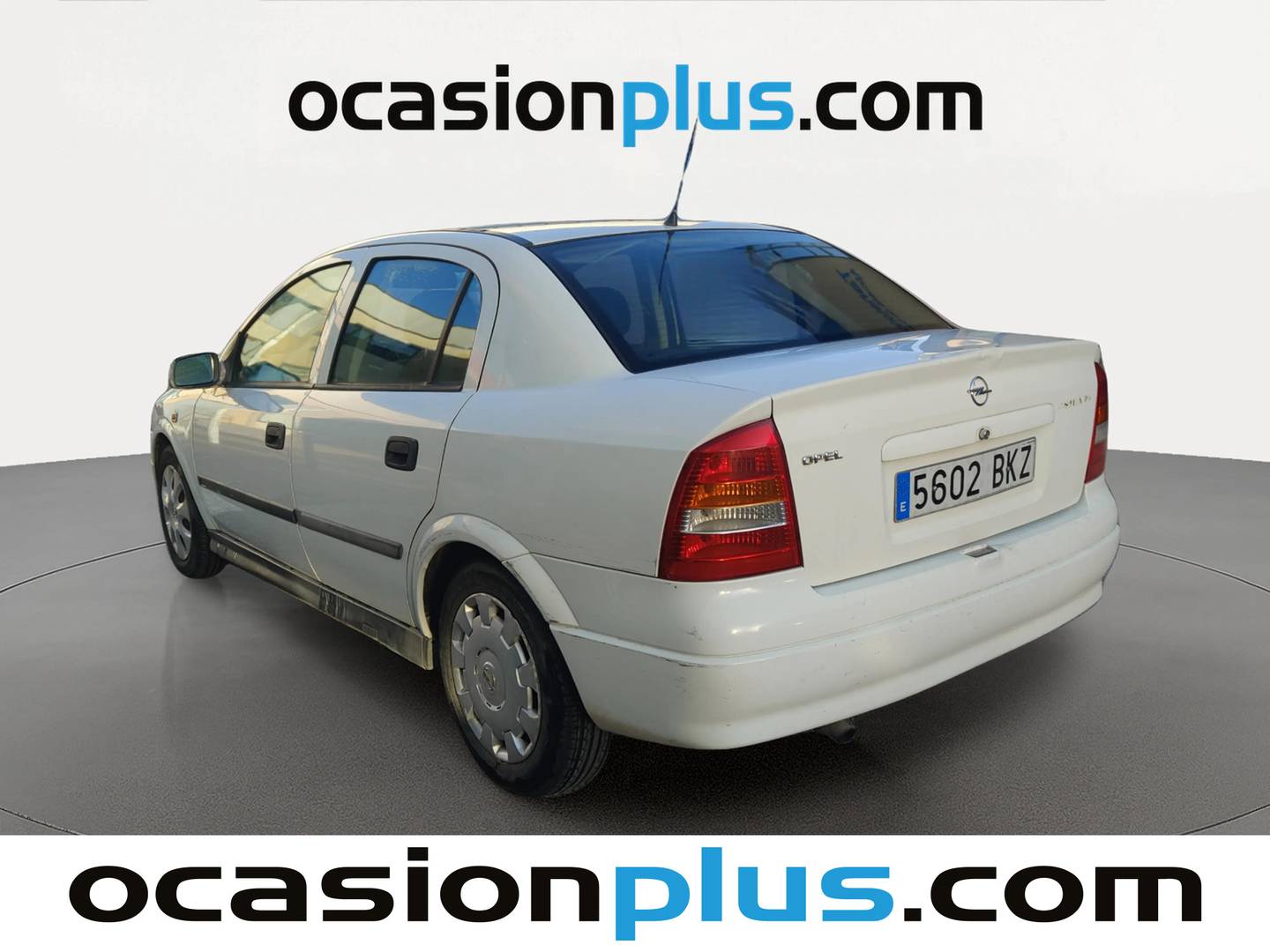 Foto trasera Opel Astra Opel Astra 1.6 Club Sedan (84 CV) izquierda
