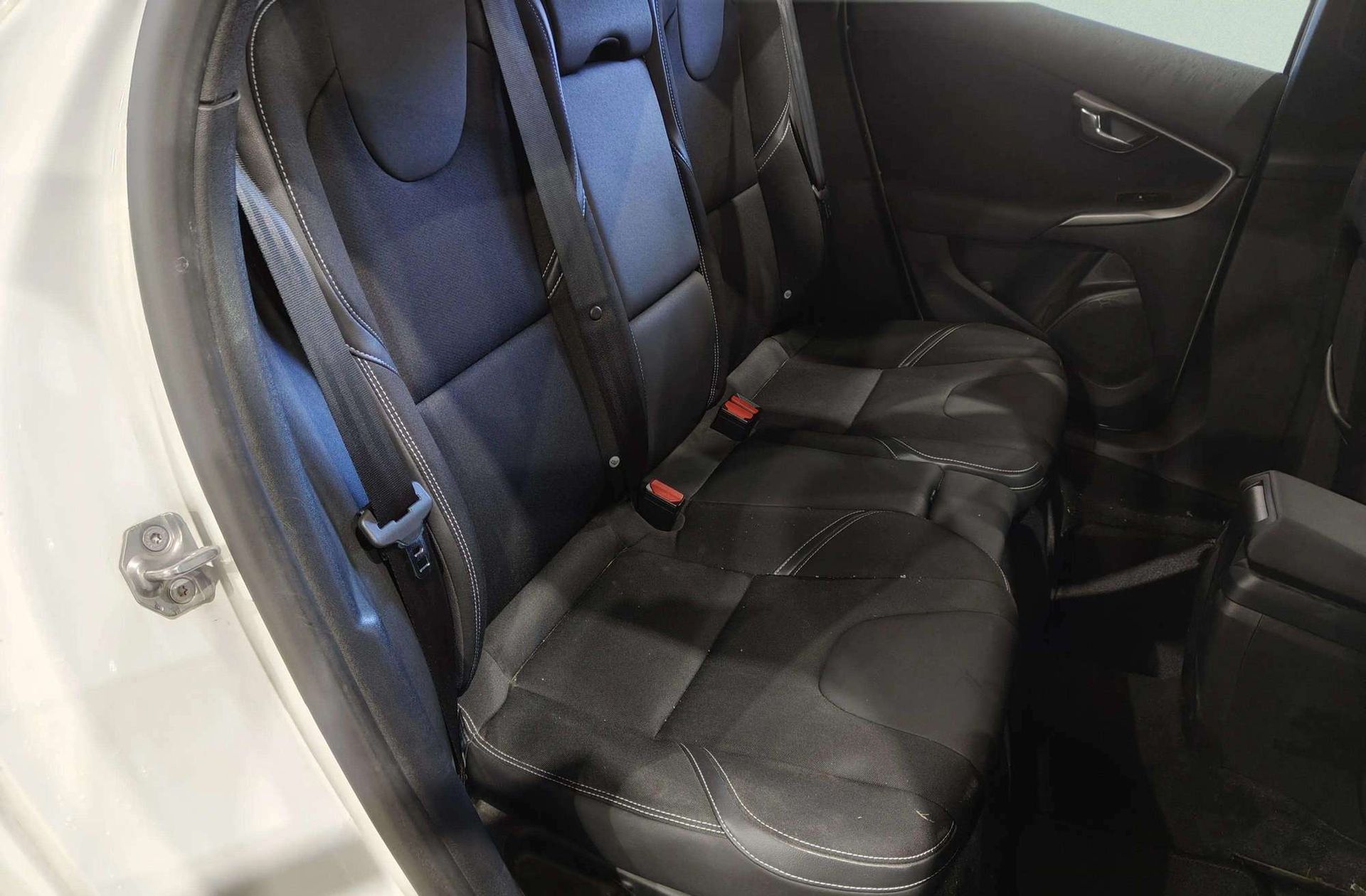 Volvo V40 D3 Momentum - foto 17