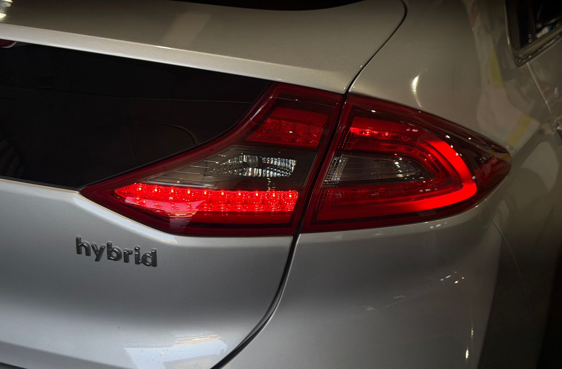 Hyundai Ioniq 1.6 GDI HEV Tecno DT - foto 17
