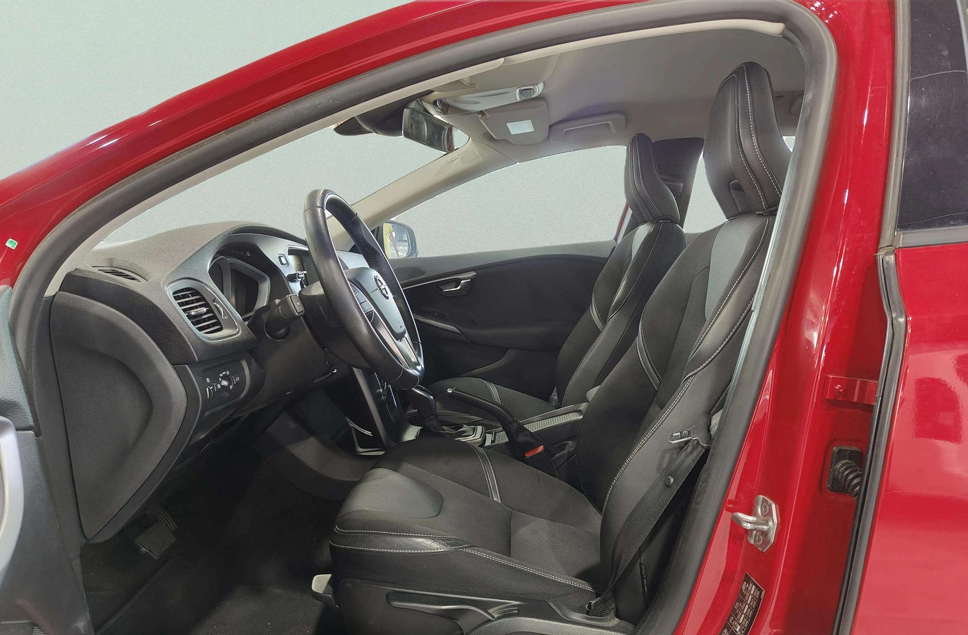 Volvo V40 T2 Momentum - foto 9