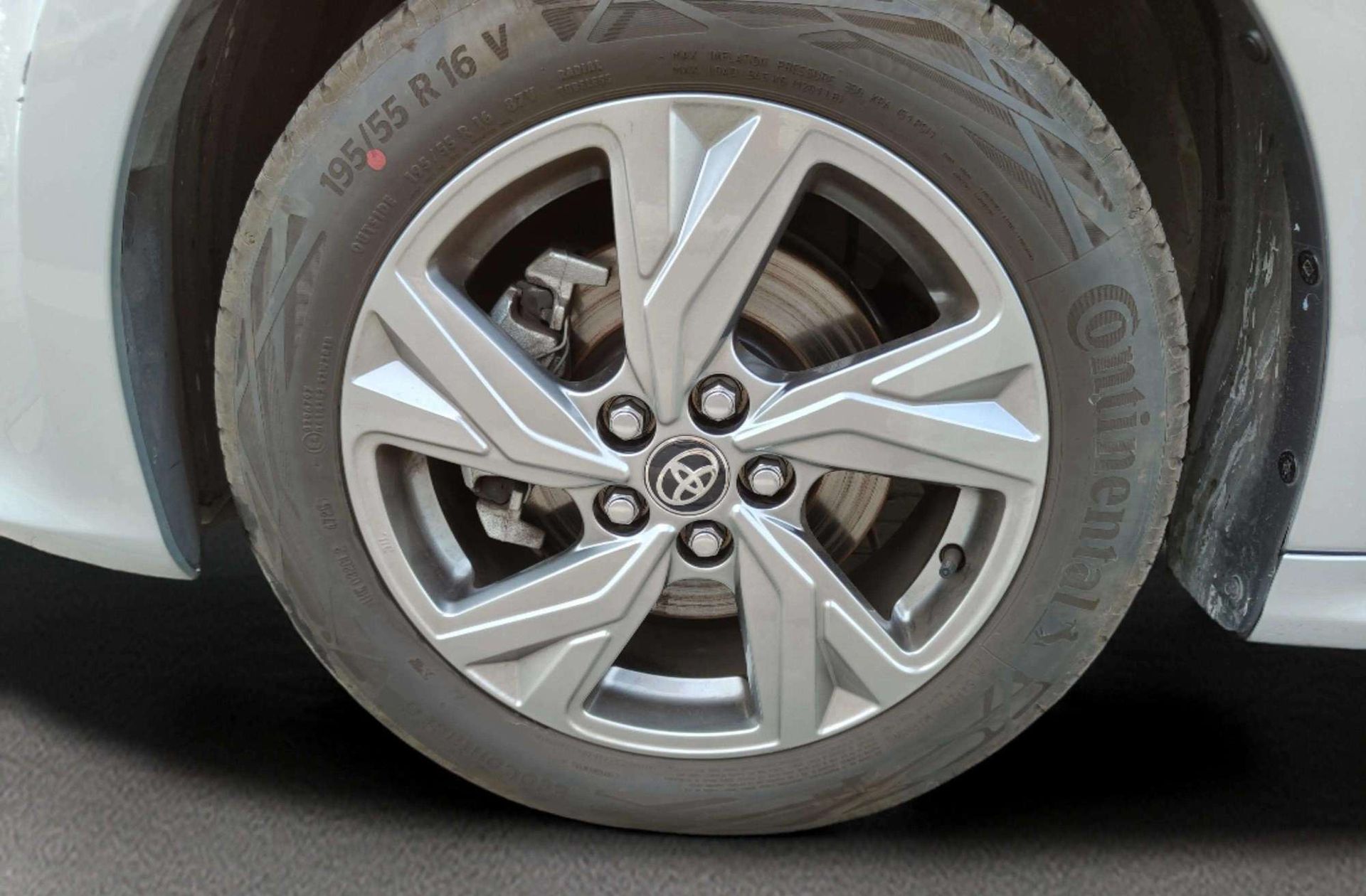 Toyota Yaris 120H Active Plus - foto 33
