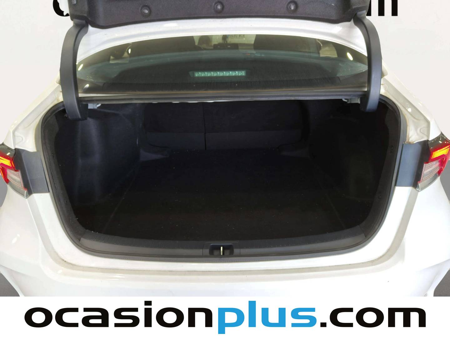 Fotos maletero Toyota Corolla Toyota Corolla 1.8 125 Híbrido Active Tech E-CVT Sedán (122 CV)