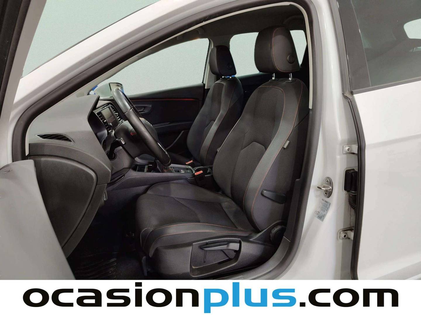 Foto asientos delanteros Seat León Seat León ST 2.0 TDI S&S FR (184 CV)