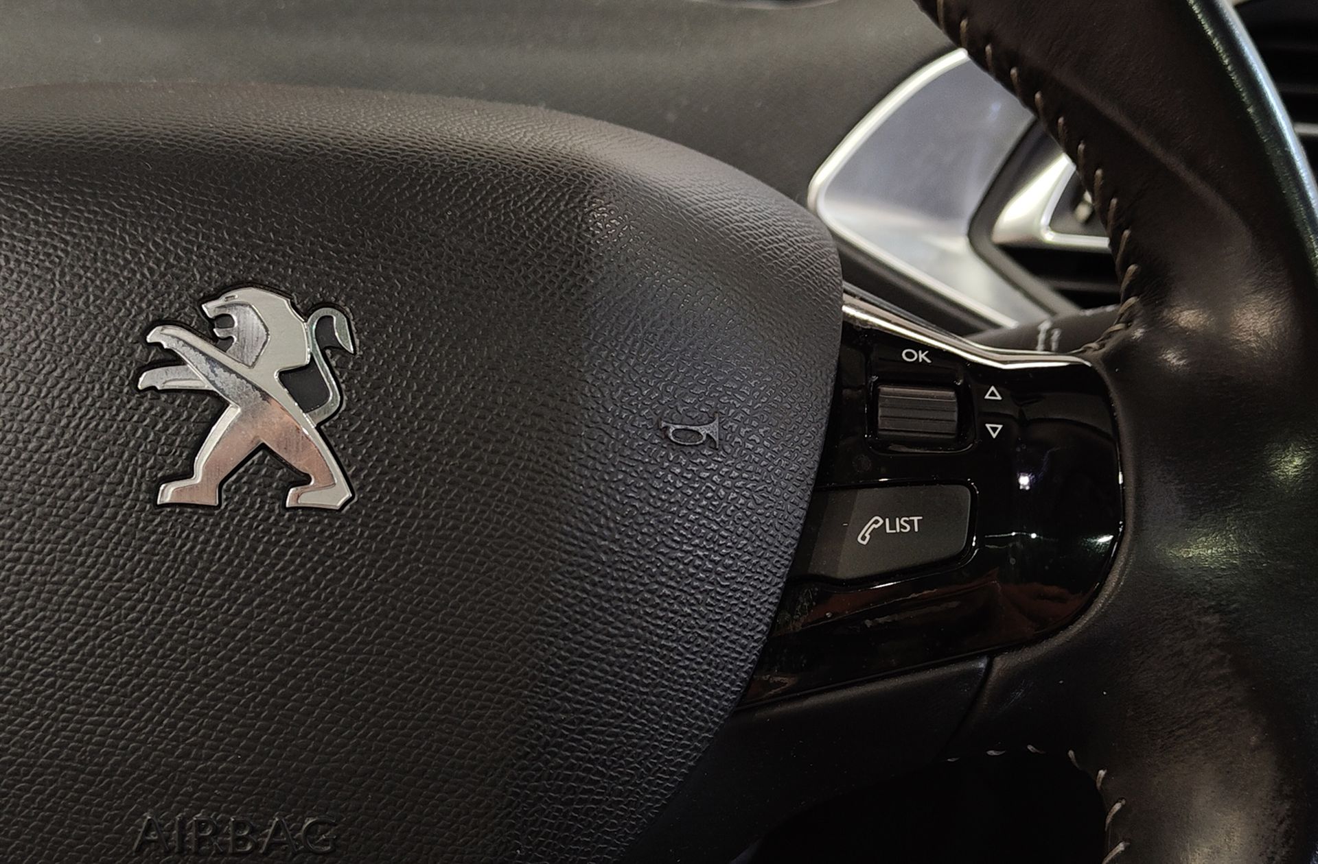 Peugeot 308 BlueHDi 120 Allure EAT6 - foto 28
