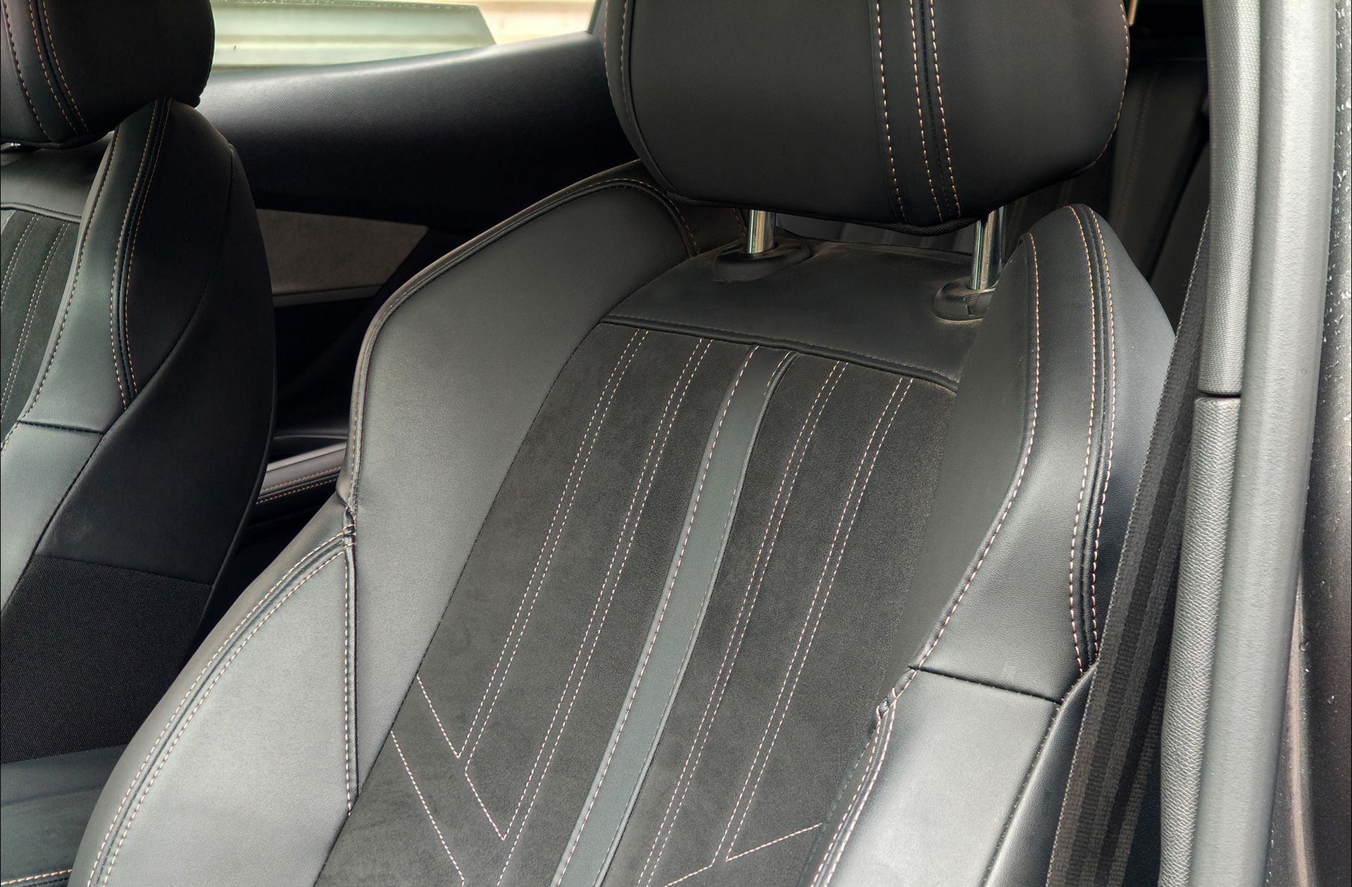 Peugeot 3008 PureTech 130 GT - foto 6