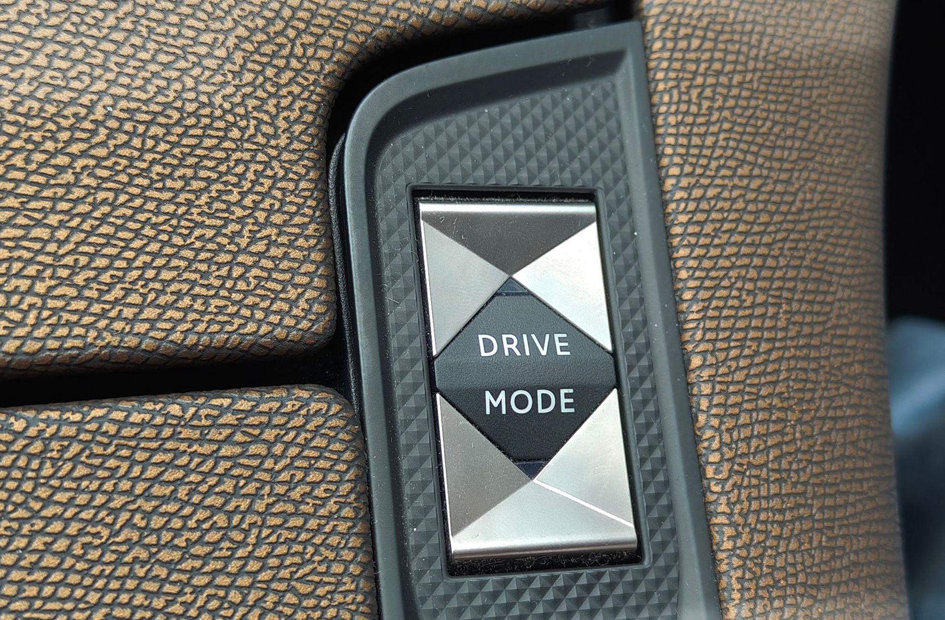 DS 7 Crossback BlueHDi 180 So Chic - foto 11