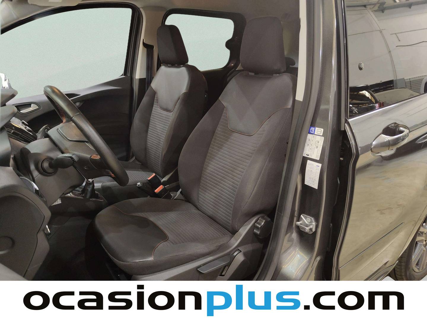 Foto asientos delanteros Ford Tourneo Courier Ford Tourneo Courier 1.5 TDCi Sport (100 CV)