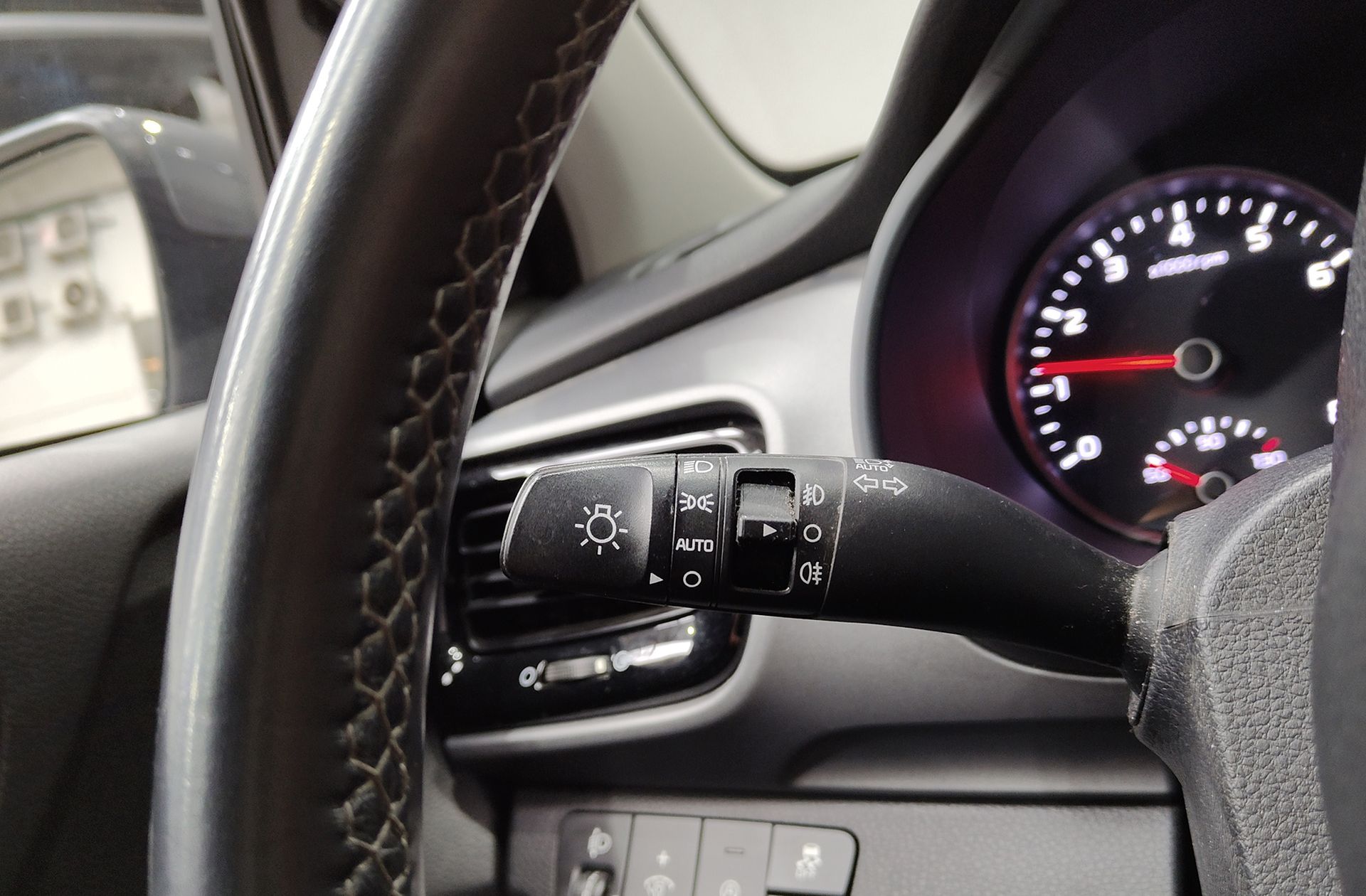 Kia Stonic 1.0 T-GDi MHEV Drive iMT - foto 26