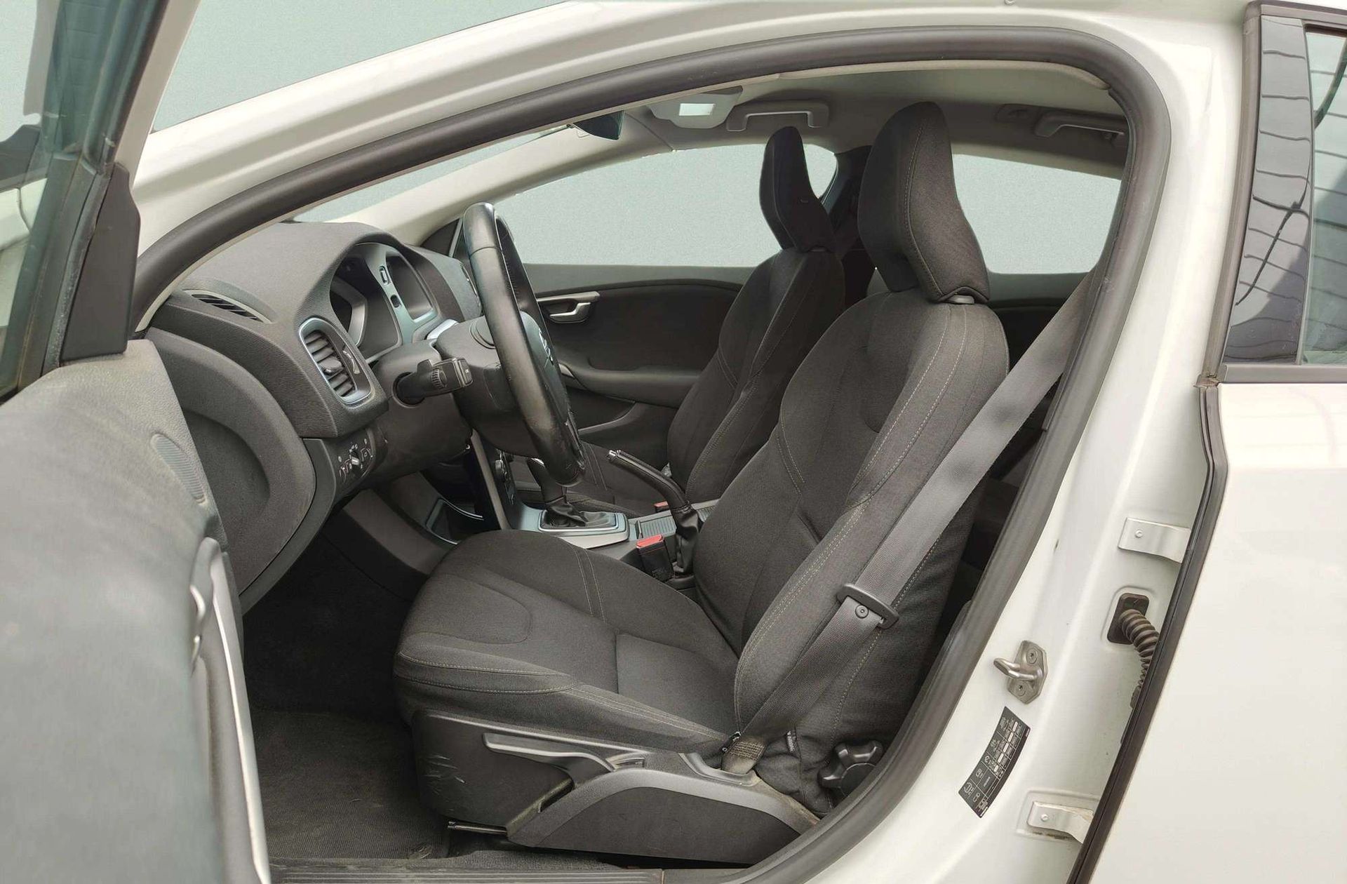 Volvo V40 D2 Kinetic - foto 9
