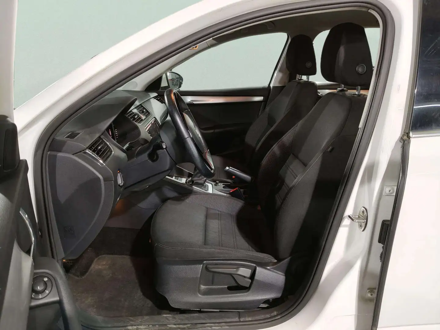 Foto Skoda Octavia Skoda Octavia Combi 1.6 TDI CR Ambition (115 CV)