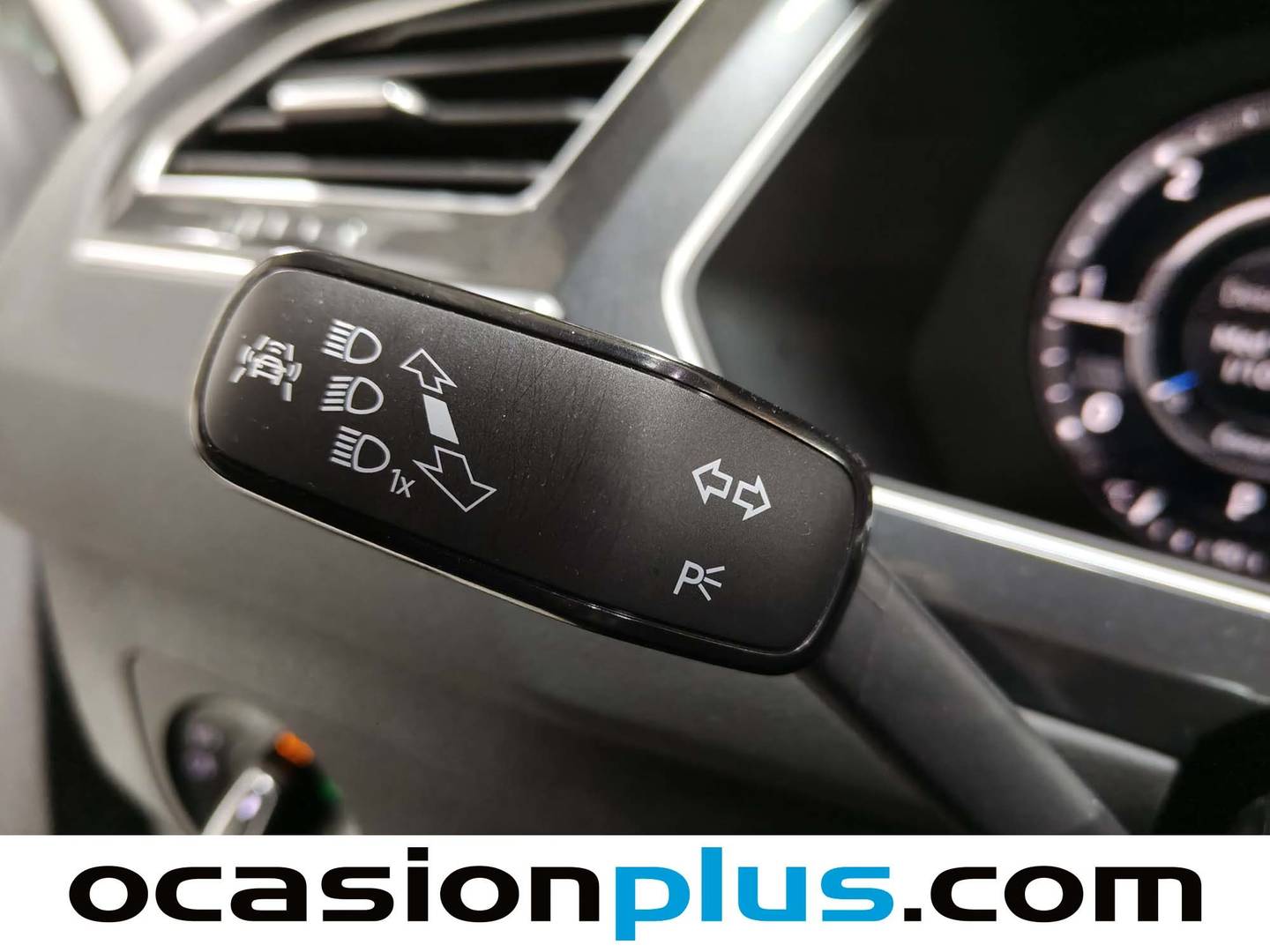 Foto Volkswagen Tiguan Volkswagen Tiguan Sport 2.0 TDI BMT 4Motion Pack R-line (240 CV) DSG