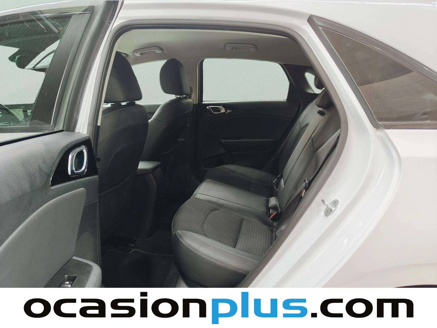 Foto asientos traseros KIA Ceed KIA Ceed 1.0 T-GDi Tech (120 CV)