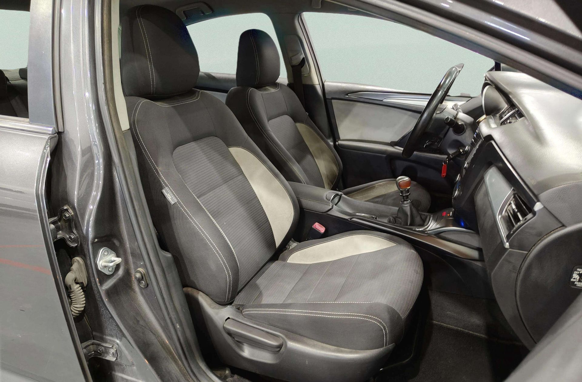 Toyota Avensis 150D Advance - foto 18