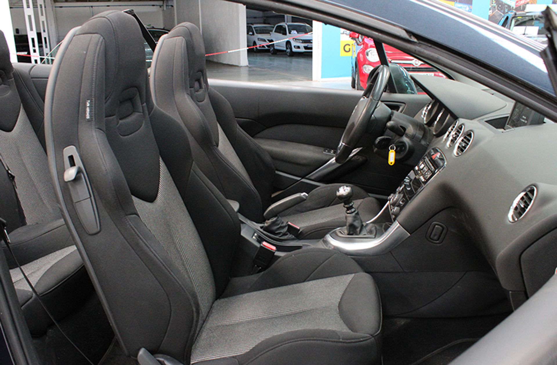 Peugeot 308 CC 2.0 HDi Active FAP - foto 19