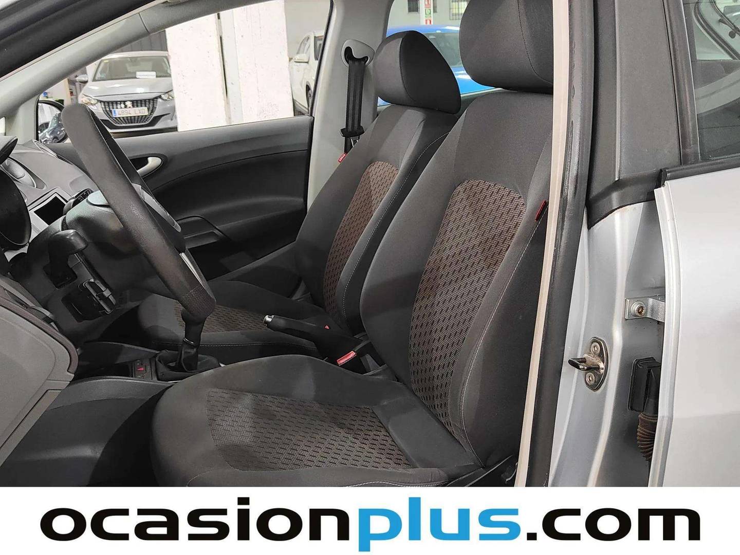 Foto asientos delanteros Seat Ibiza Seat Ibiza 1.6 TDI DPF Reference (90 CV)