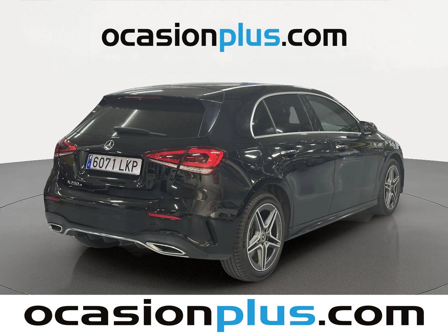Foto trasera Mercedes Clase A Mercedes Clase A 250 e (218 CV) Pack AMG derecha