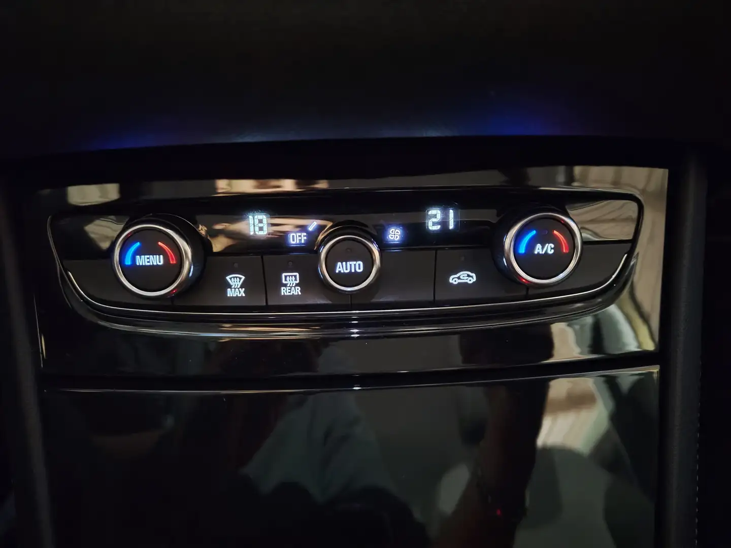 Foto Opel Grandland X Opel Grandland X 1.6 CDTi Selective (120 CV)