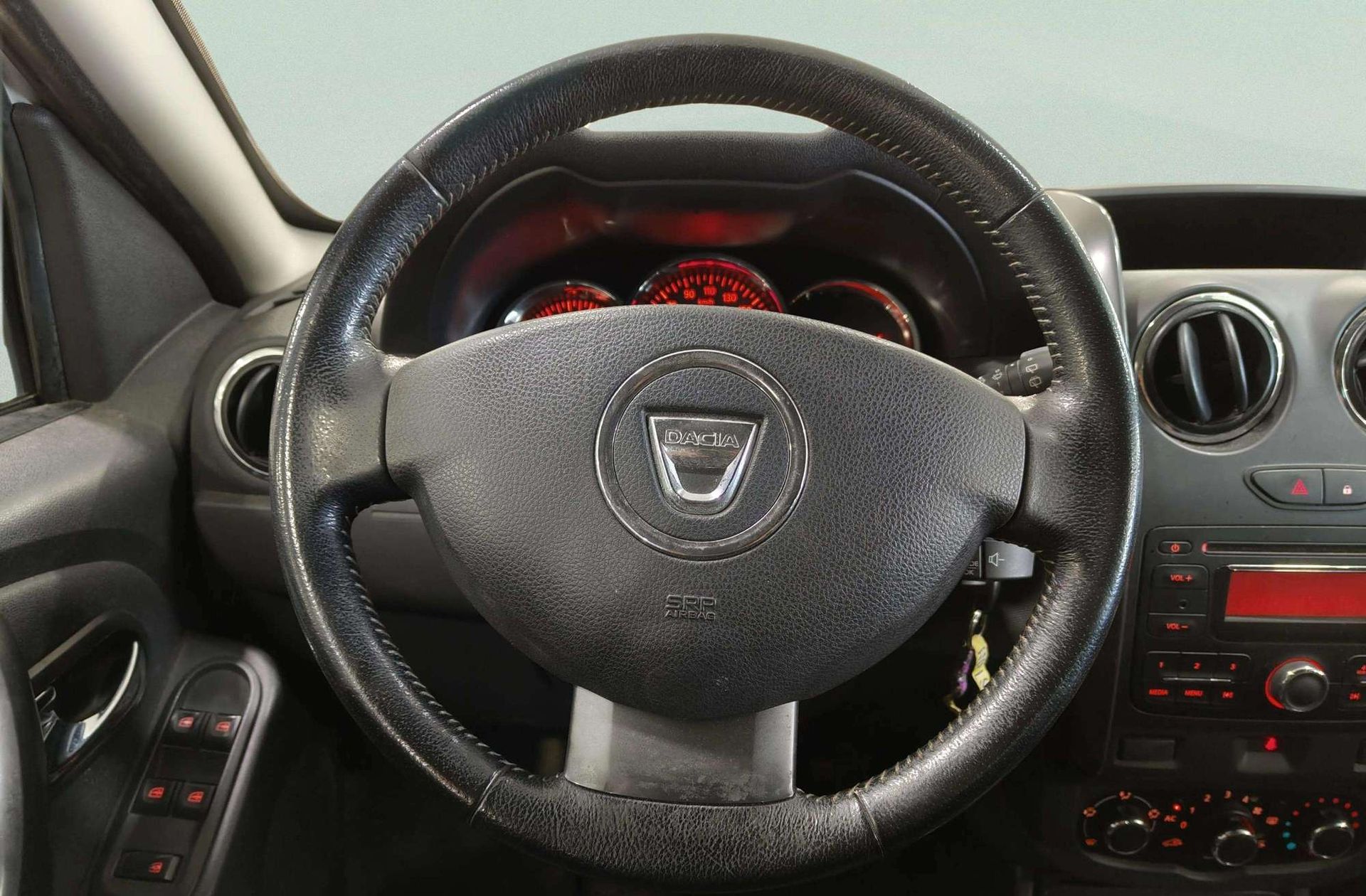 Dacia Duster Laureate dCi - foto 17