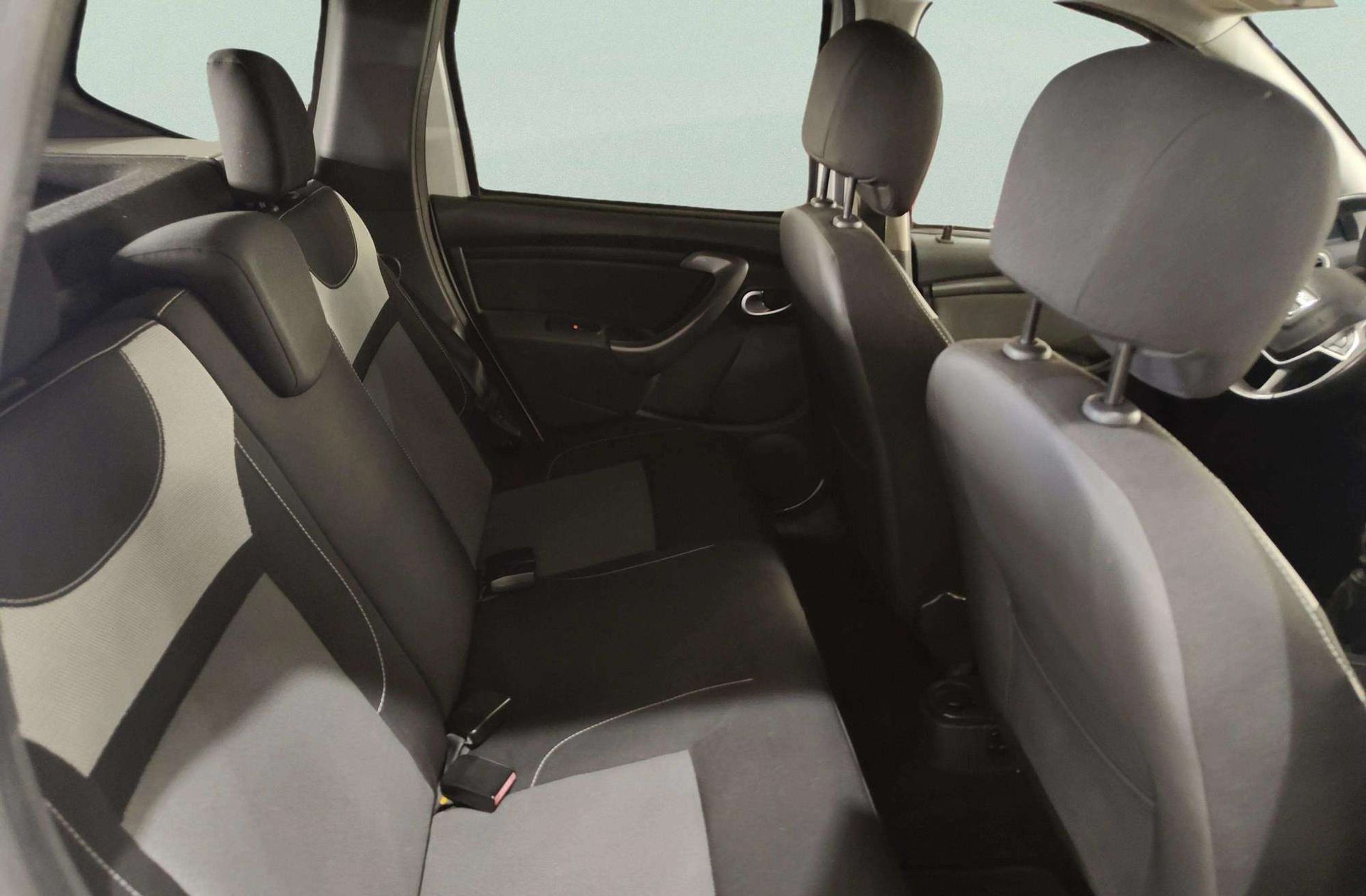 Dacia Duster Laureate dCi - foto 15