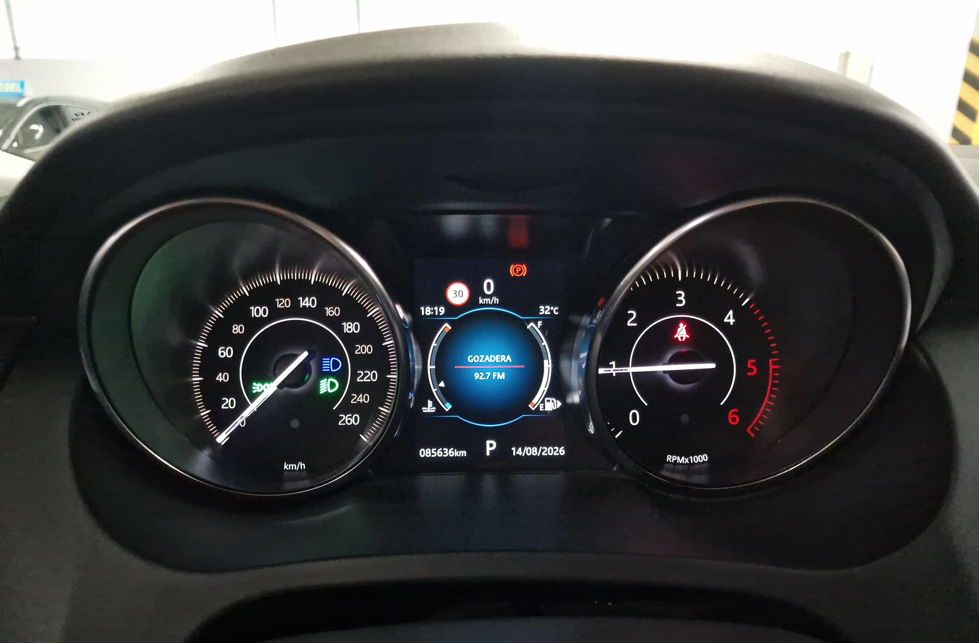 Jaguar E-Pace 2.0D 4WD - foto 23