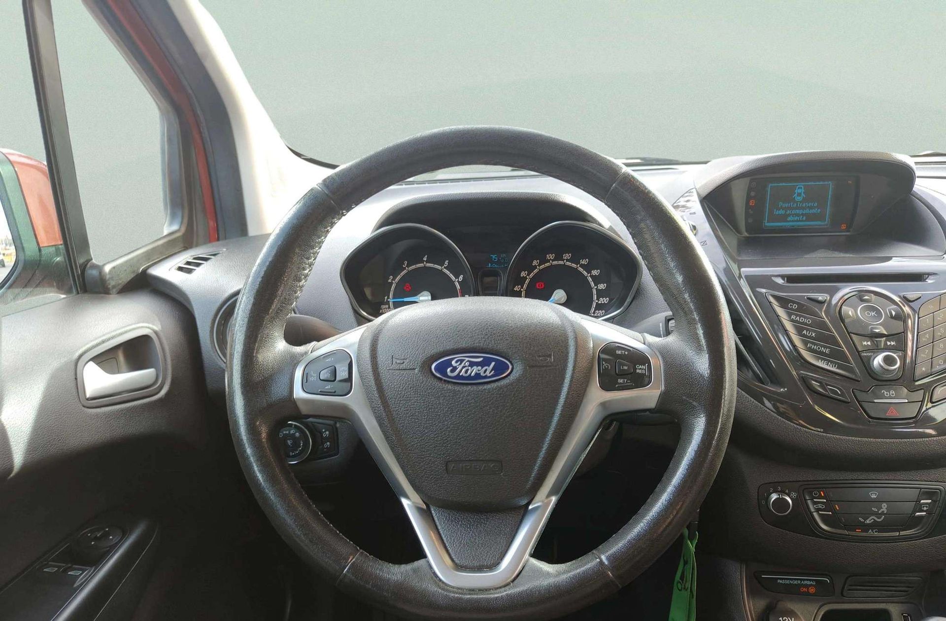 Ford Tourneo Courier 1.0 EcoBoost Titanium - foto 16