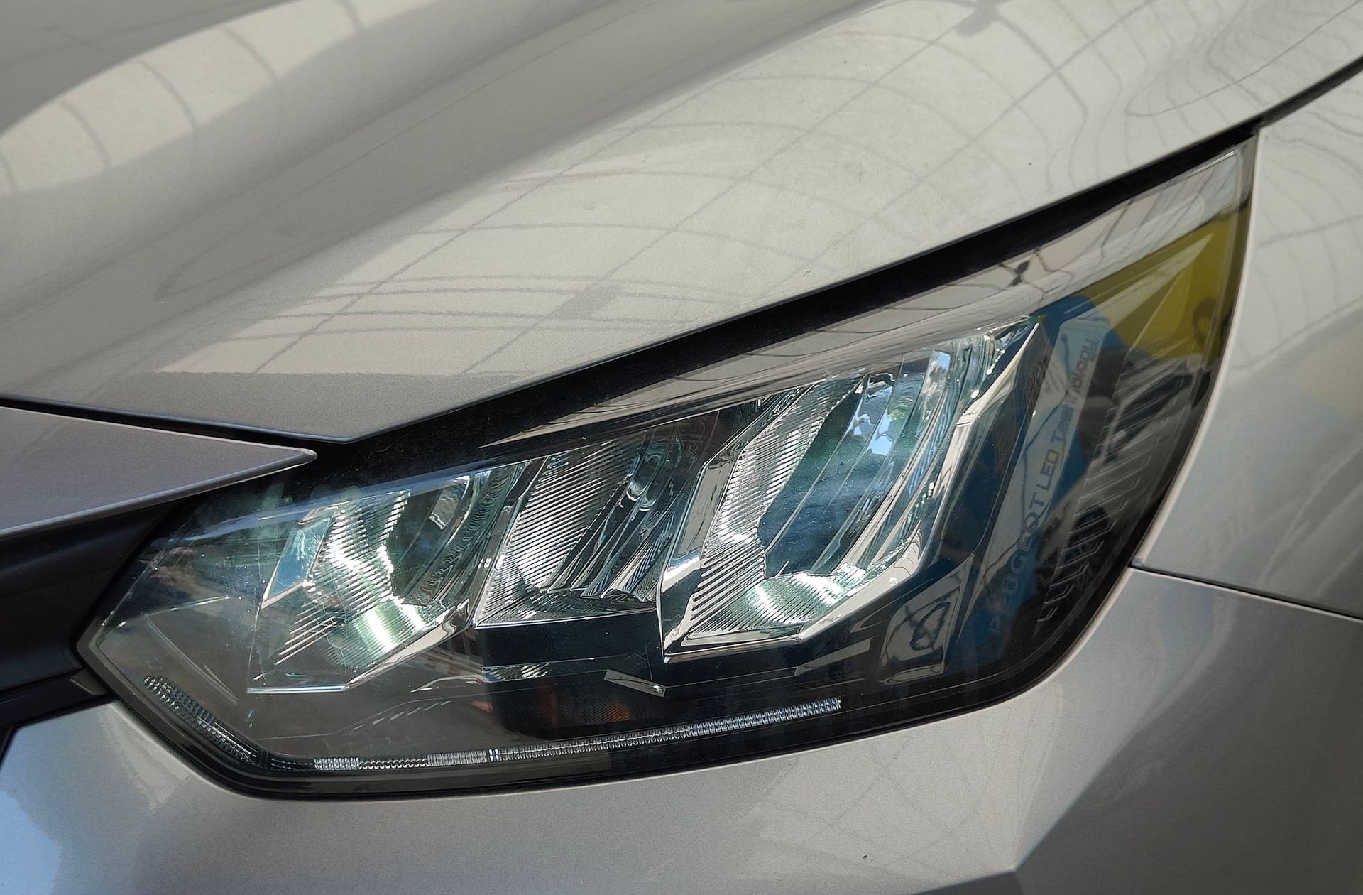 Peugeot 208 Style Hybrid 110 eDCS6 - foto 13