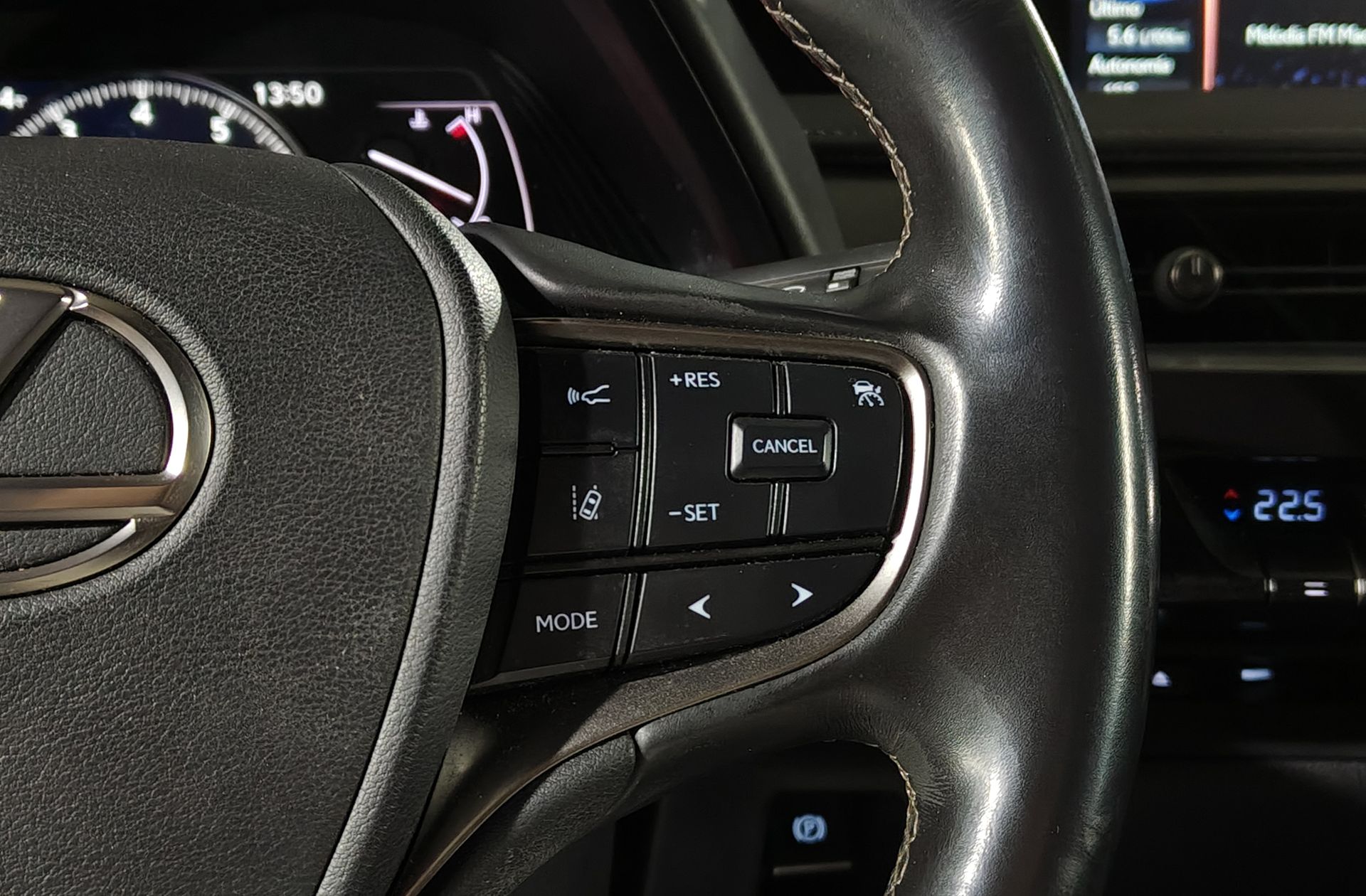 Lexus UX 250h Premium - foto 22