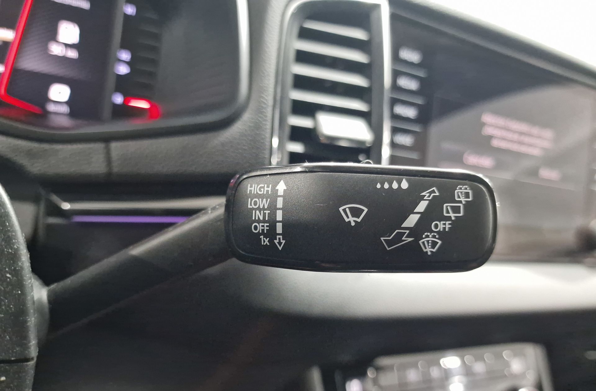 Škoda Karoq 1.5 TSI ACT Sportline DSG - foto 29