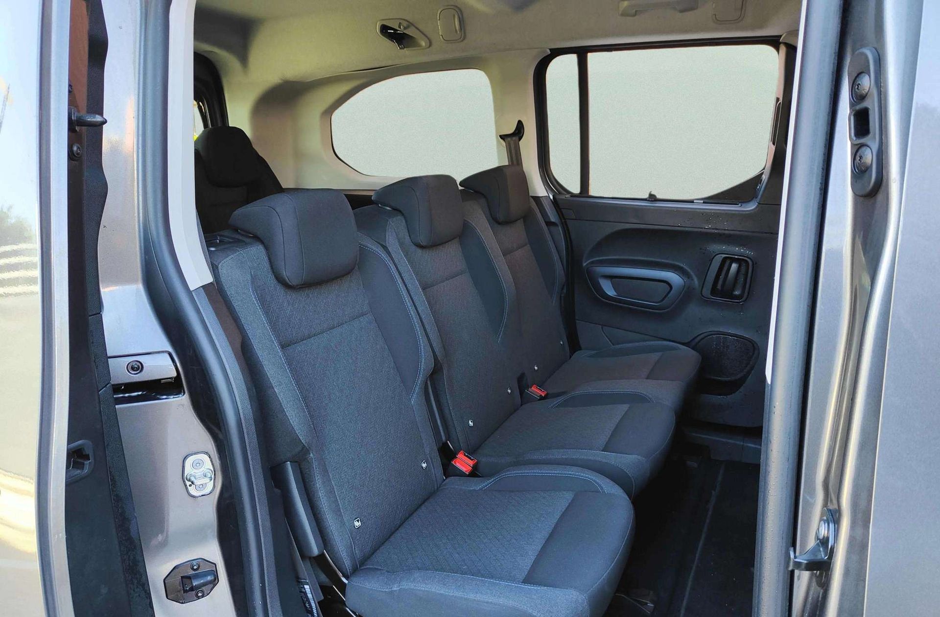 Peugeot Rifter BlueHDi 130 Allure Long 7 plazas - foto 21