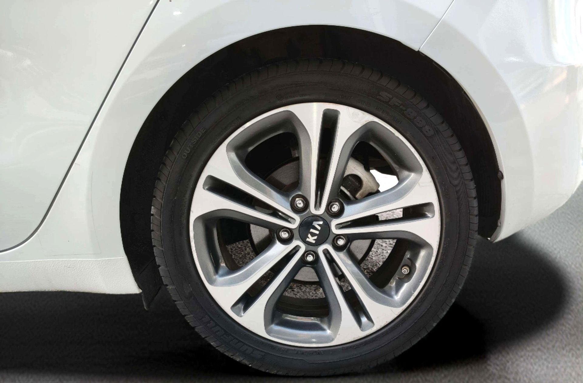 Kia Ceed 1.6 CRDi VGT Eco-Dynamics Uefa Euro2016 - foto 31