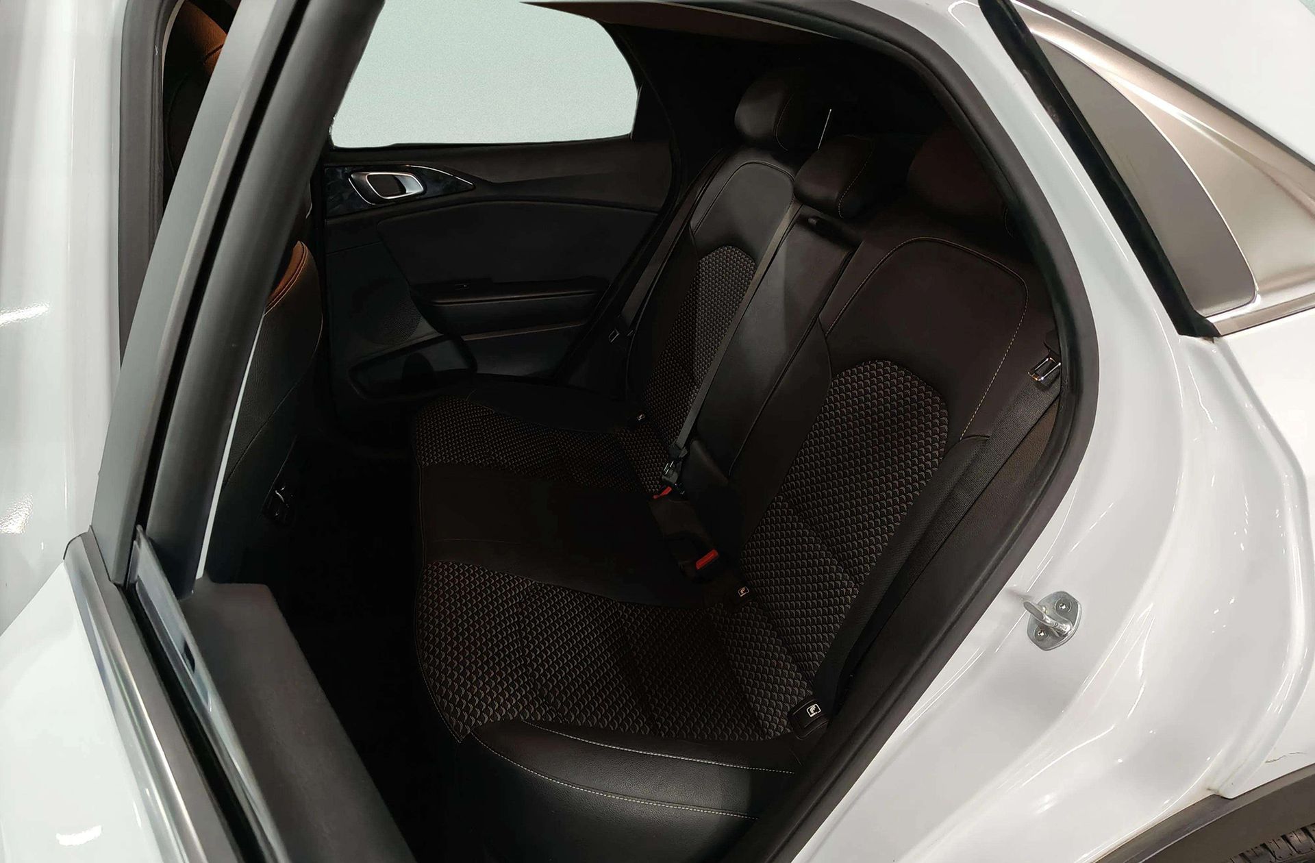 Kia XCeed 1.5 MHEV iMT Tech - foto 13