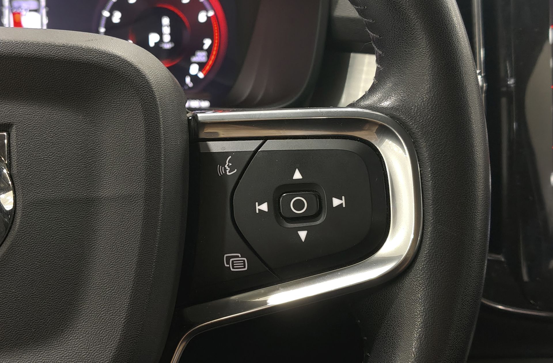Volvo XC40 T3 Momentum Pro - foto 29