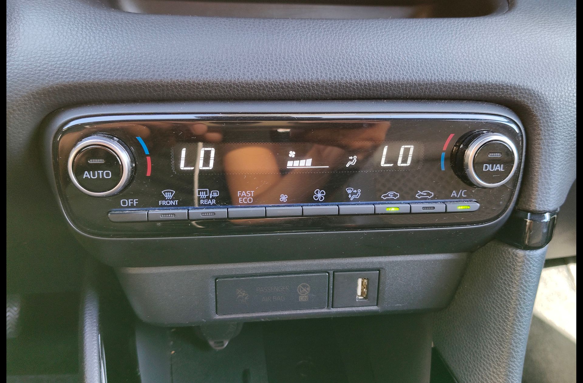 Toyota Yaris 120H Style - foto 30