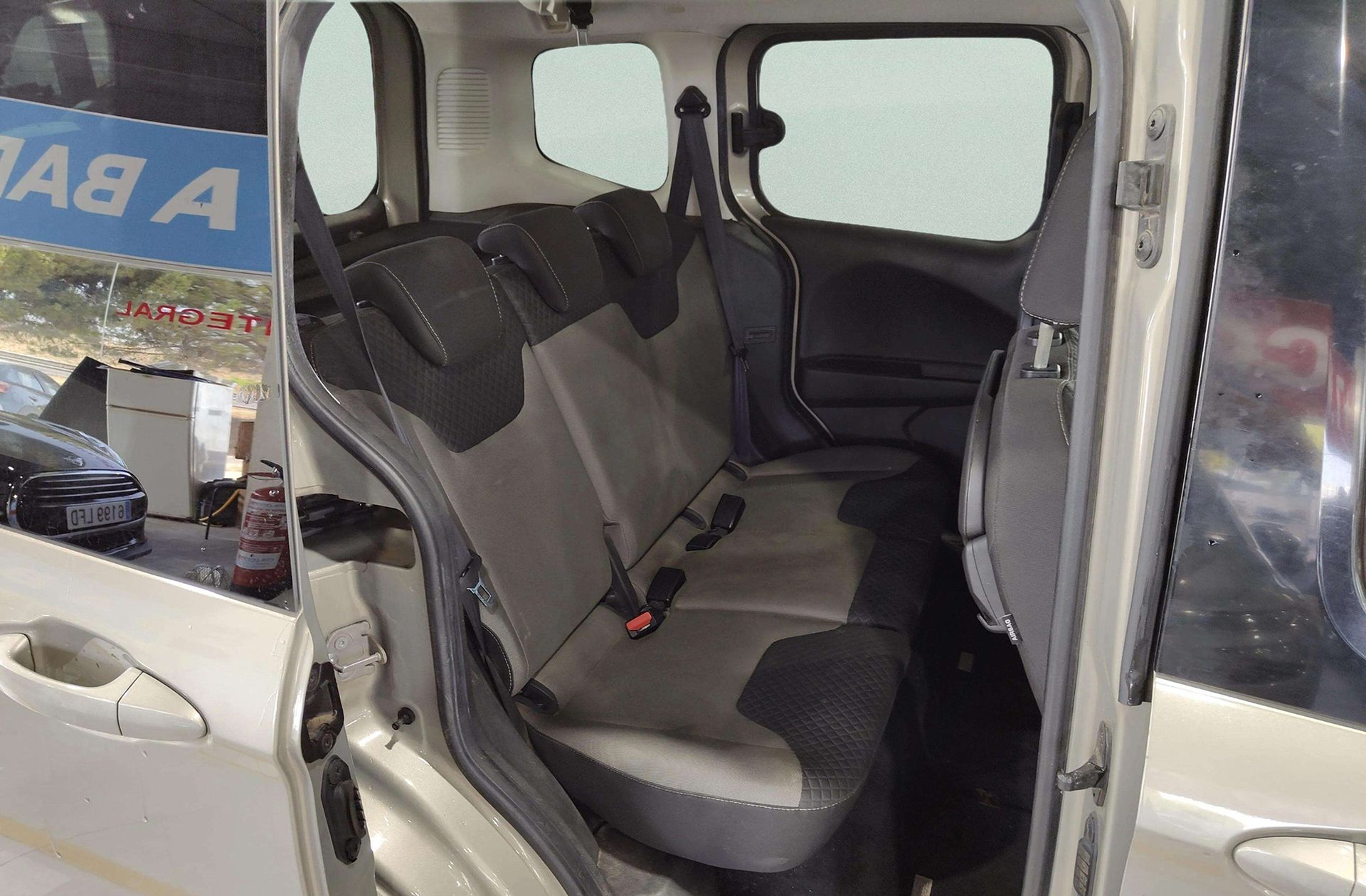 Ford Tourneo Courier 1.0 EcoBoost Titanium - foto 13