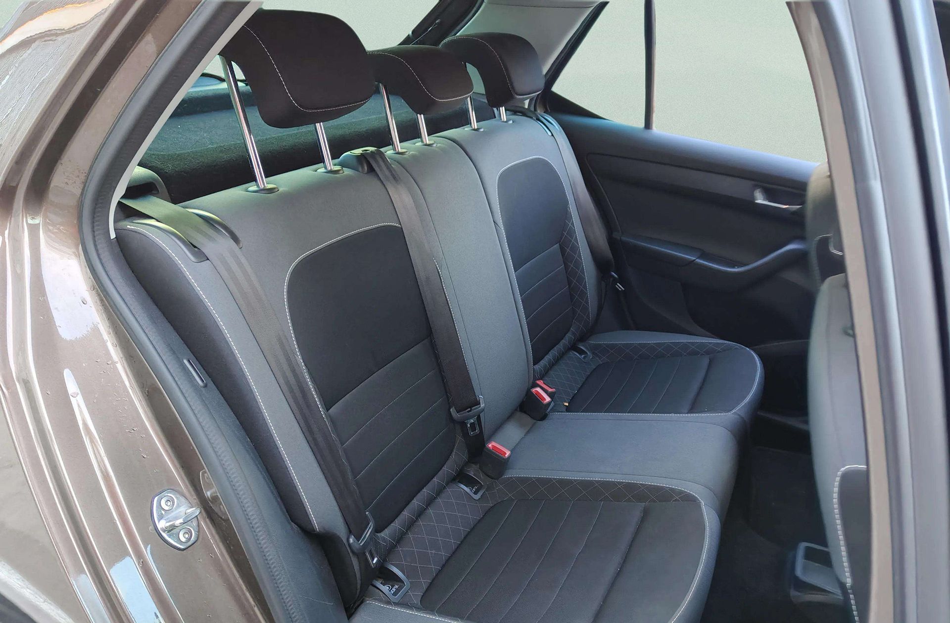 Škoda Fabia 1.0 TSI Like DSG - foto 17