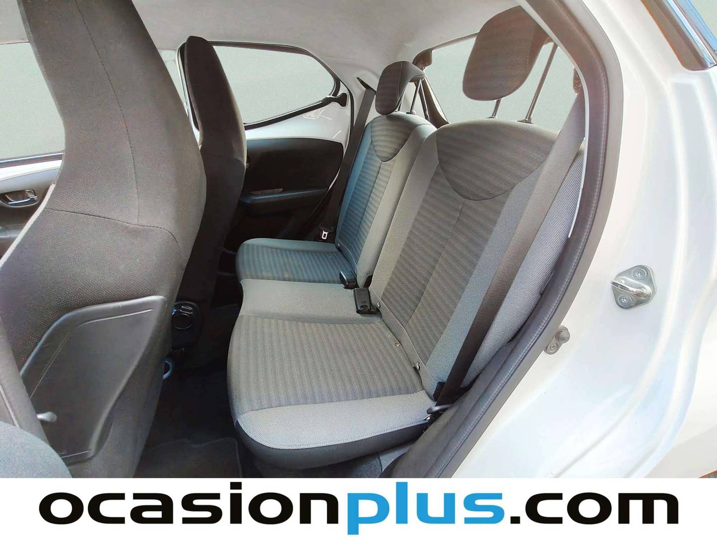 Foto asientos traseros Toyota Aygo Toyota Aygo 1.0 70 x-play (72 CV)