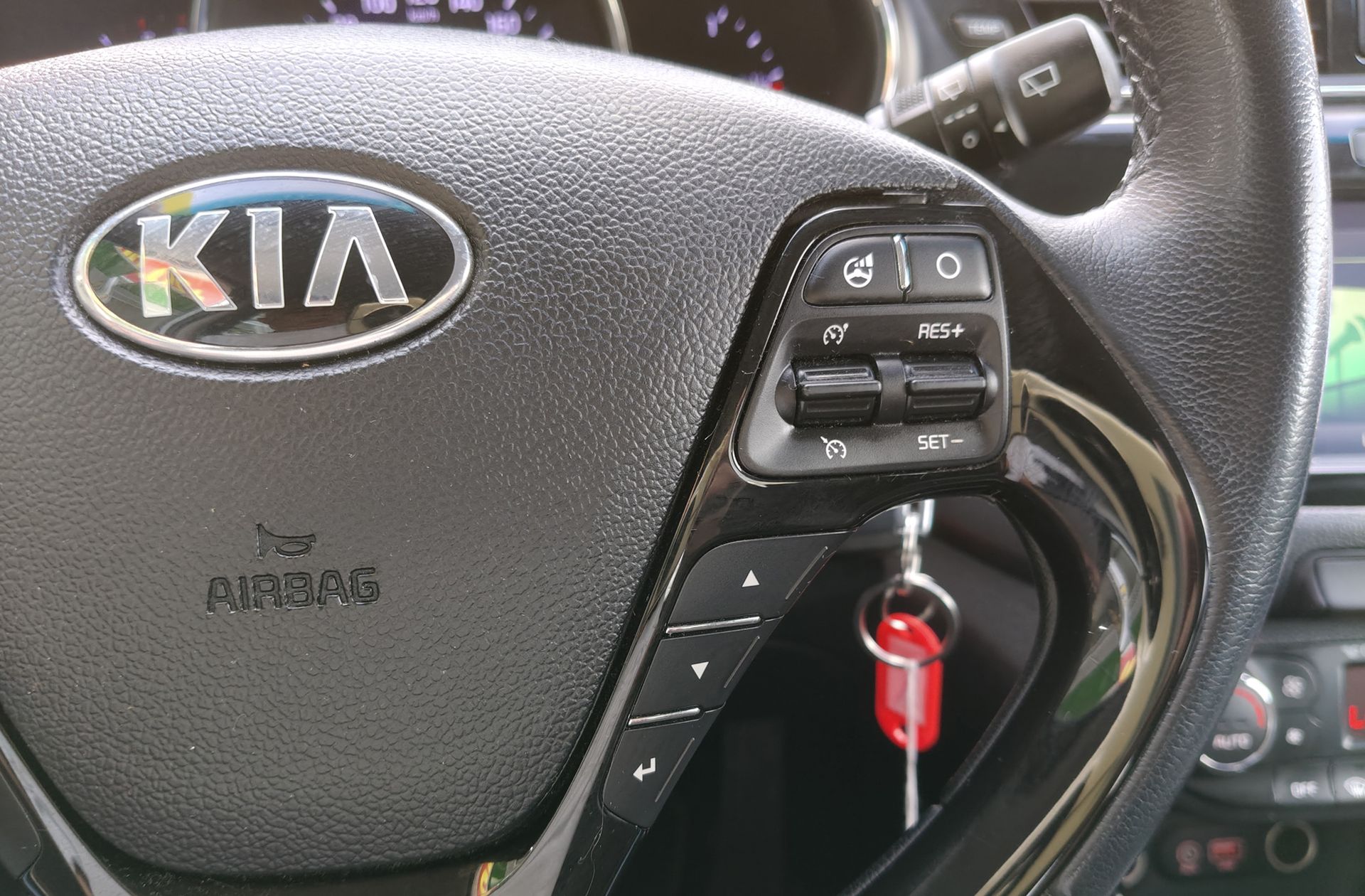 Kia Ceed 1.6 CRDi VGT Eco-Dynamics Uefa Euro2016 - foto 24